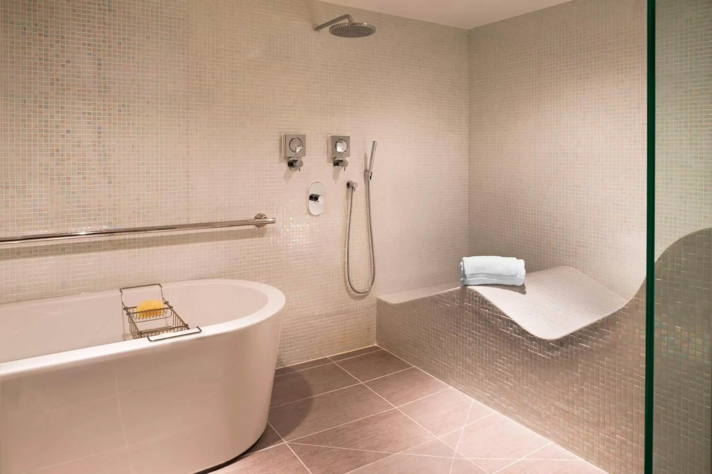Spa and wellness centre/facilities, Bathroom in Le Méridien Chicago - Oakbrook Center