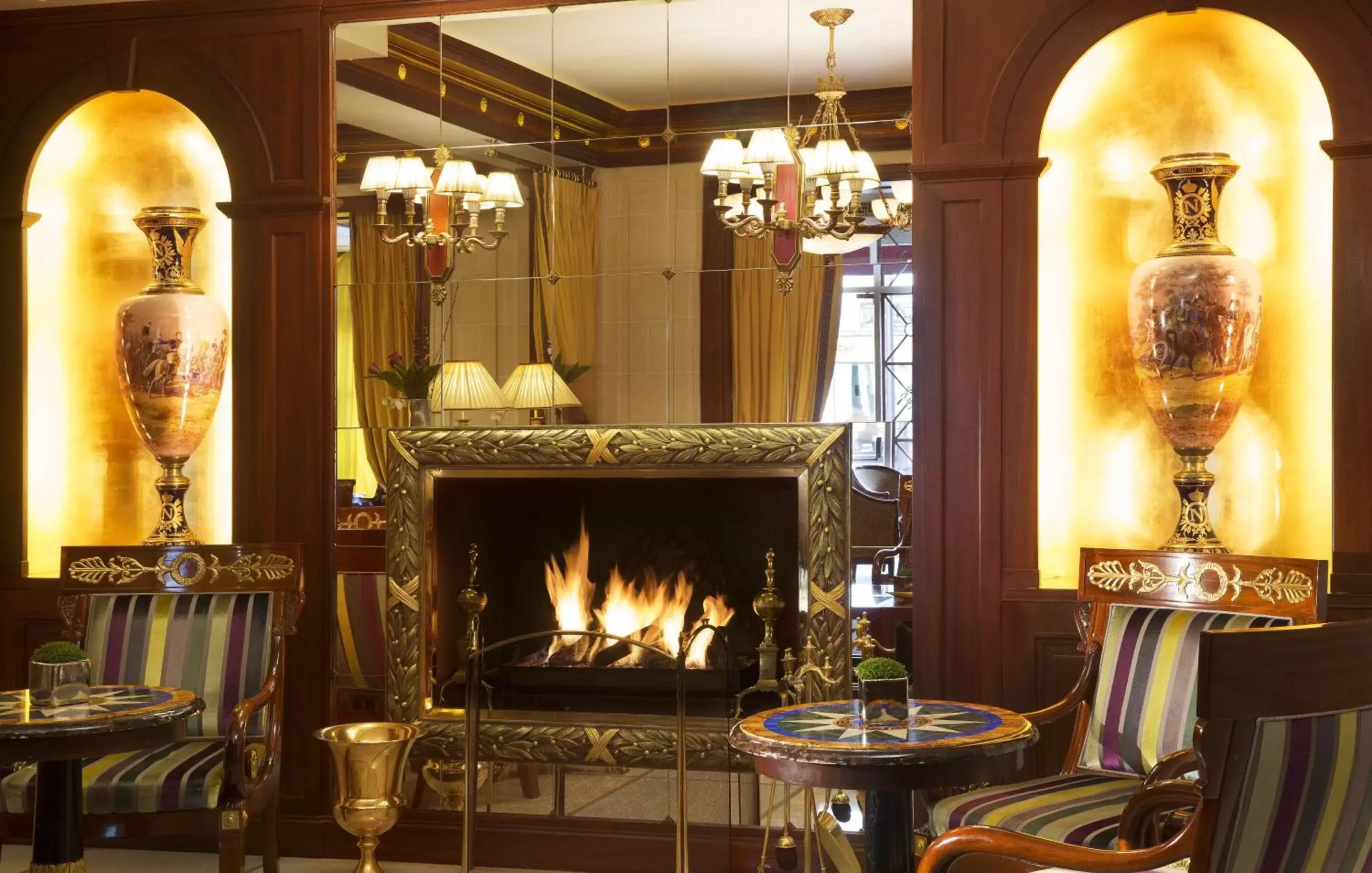 Communal lounge/ TV room in Hotel Napoleon Paris