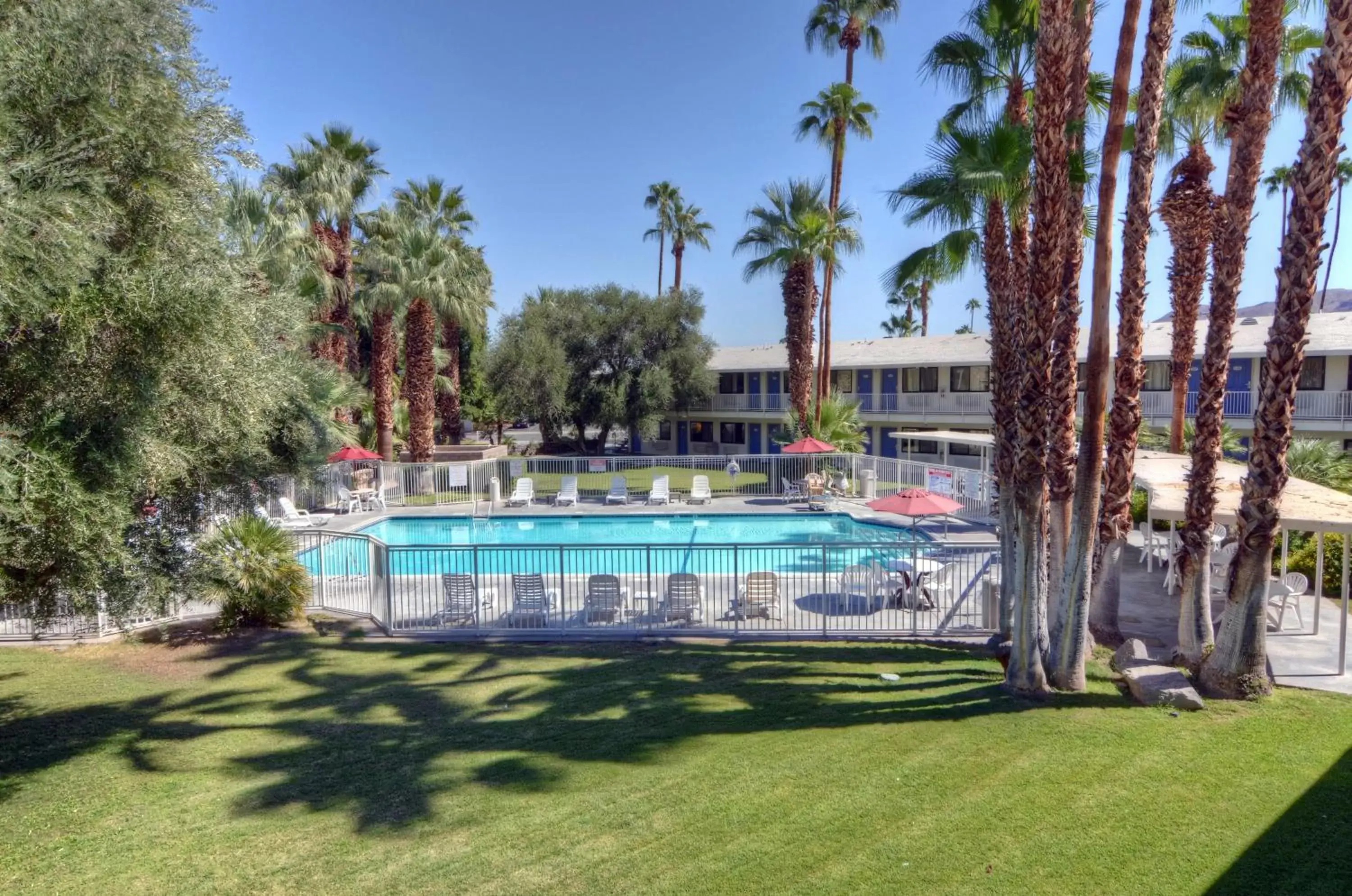 Facade/entrance, Swimming Pool in Motel 6-Palm Springs, CA - East - Palm Canyon