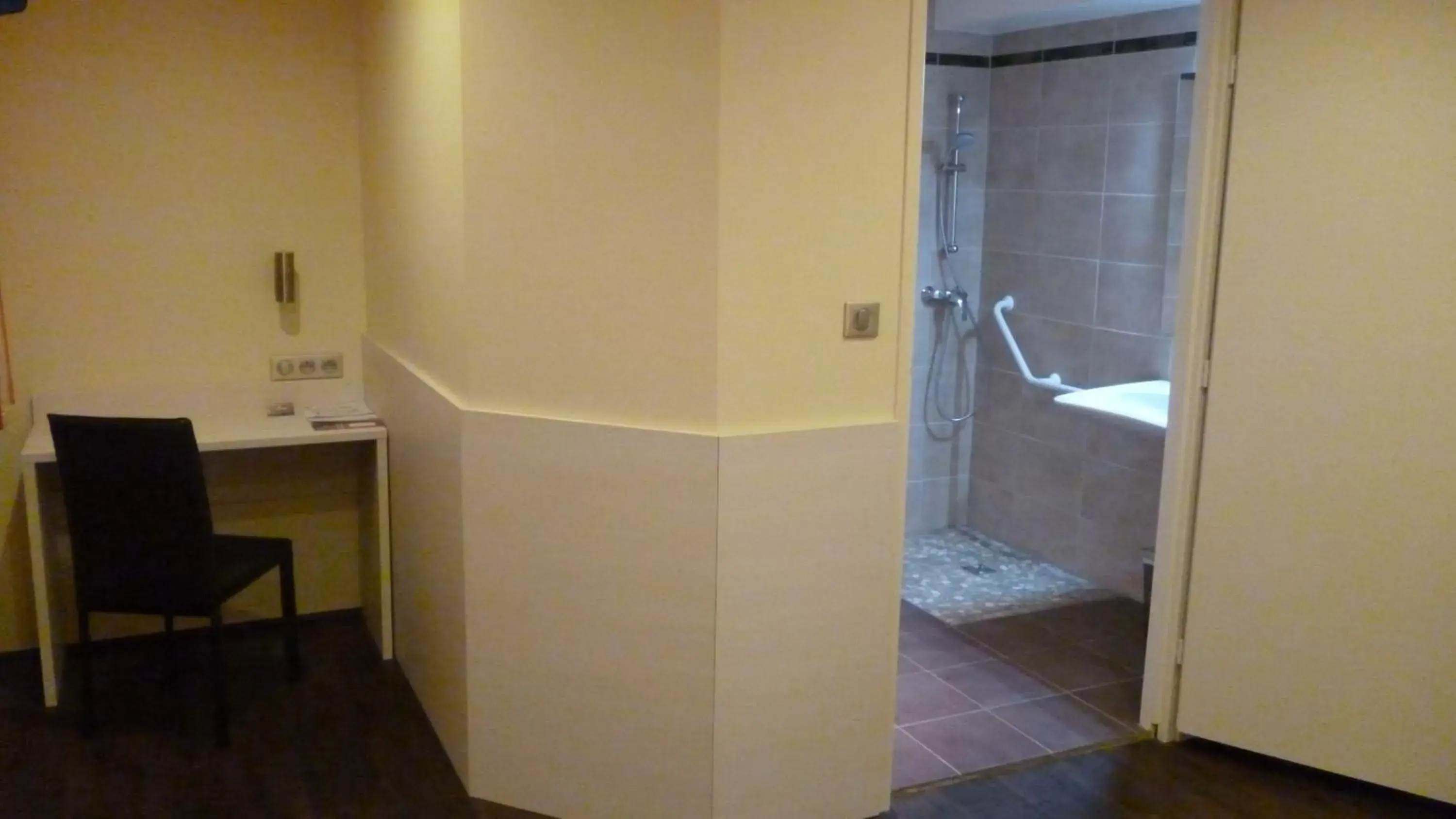 Bathroom in Hôtel Escatel