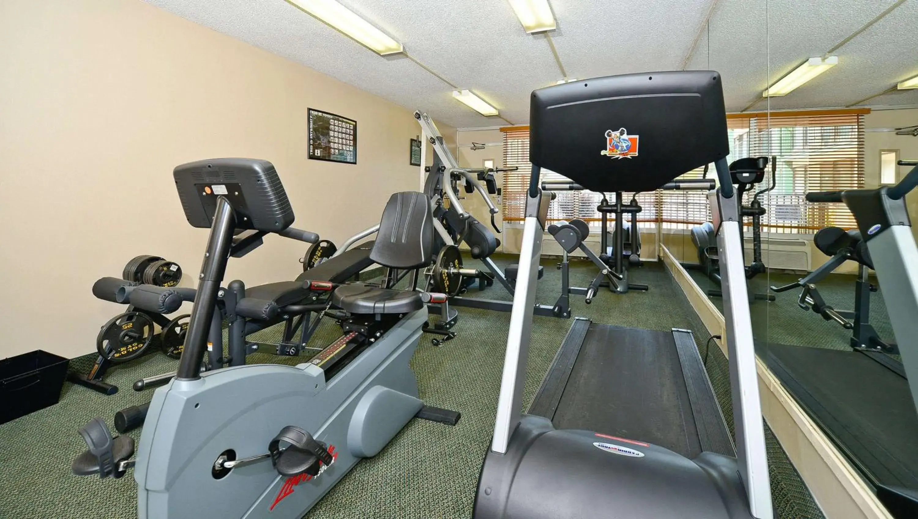 Fitness centre/facilities in Magnuson Hotel Mountain View Fitness centre/facilities in Magnuson Hotel Mountain View