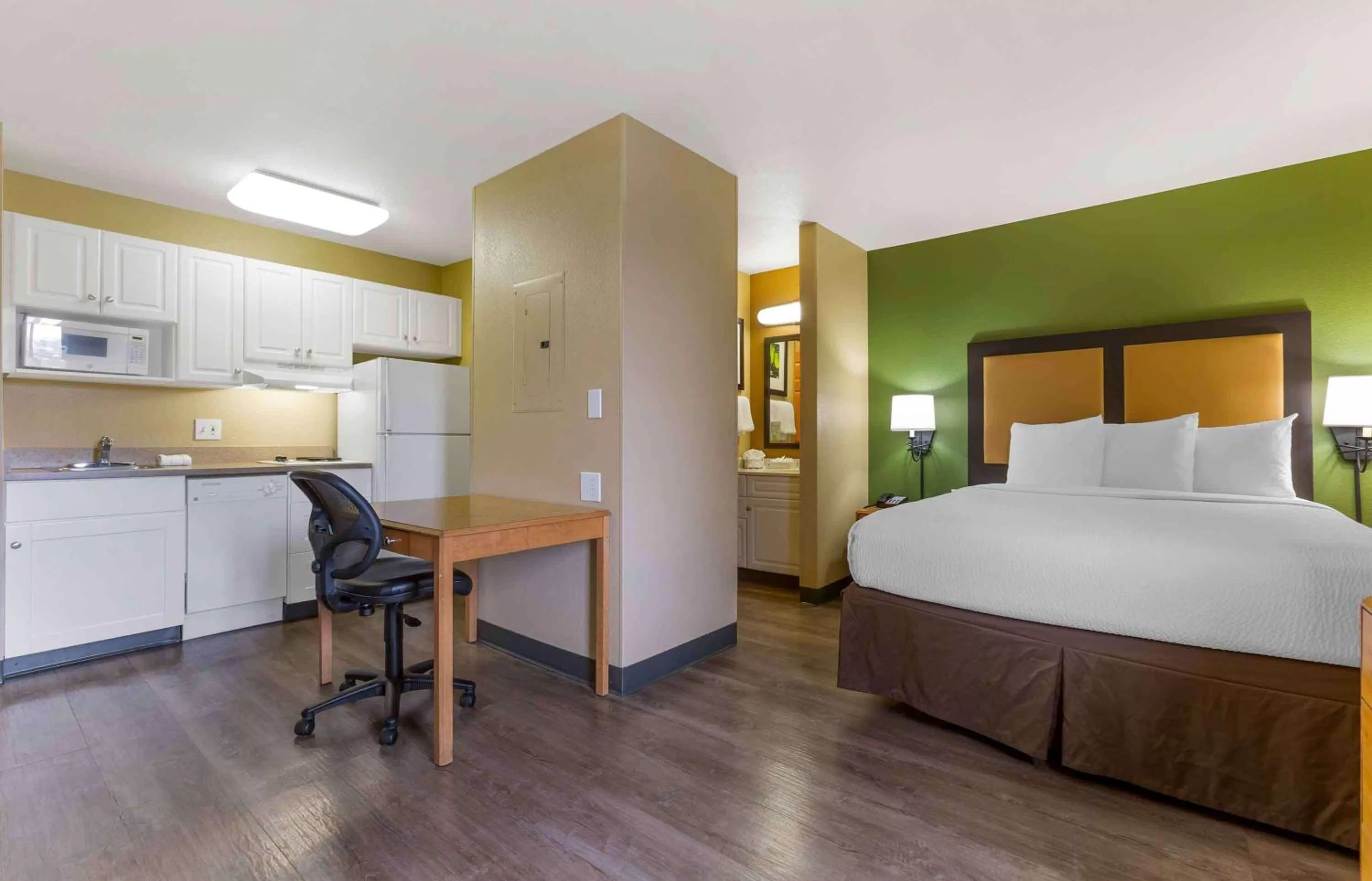 Bedroom, Bed in Extended Stay America Suites - Phoenix - Scottsdale