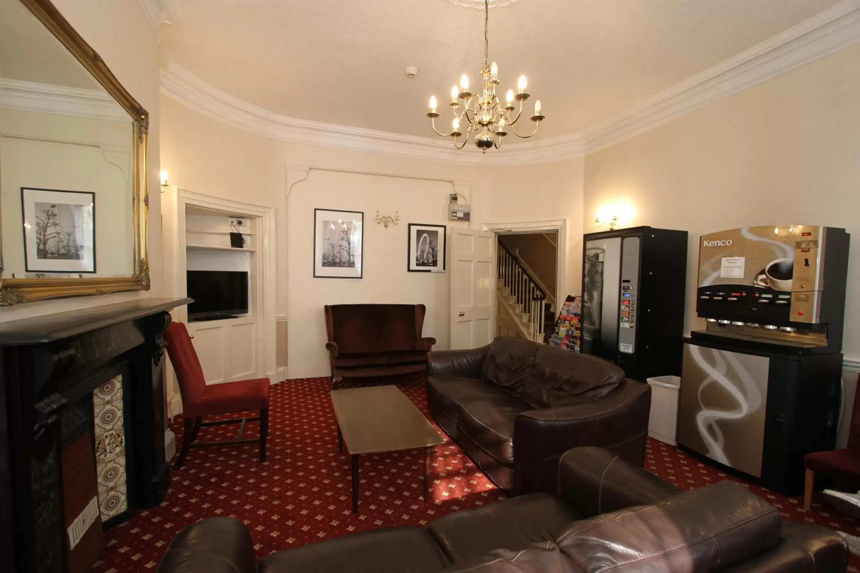 Communal lounge/ TV room, Seating Area in Ridgemount Hotel