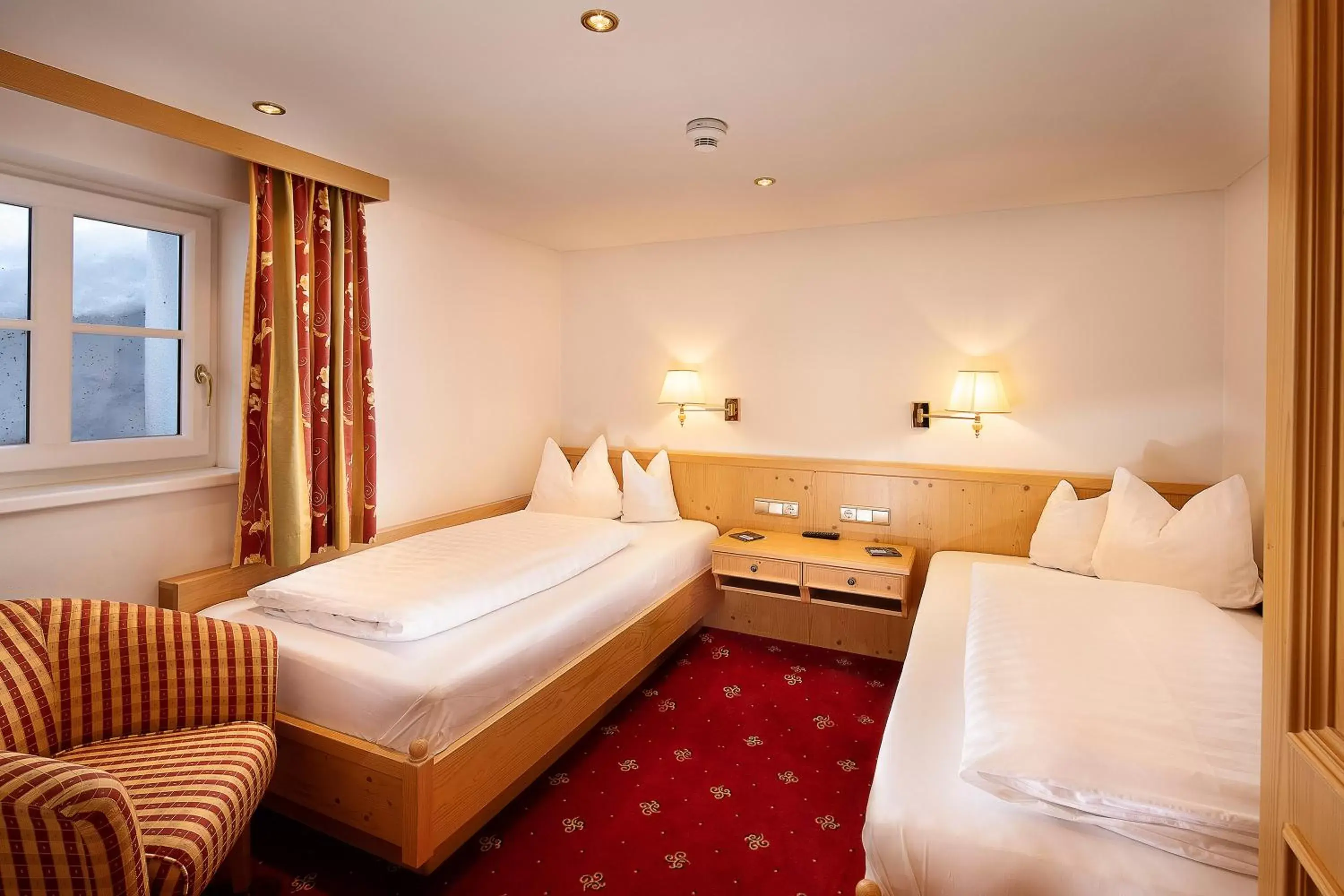 Bedroom, Bed in Hotel Tannbergerhof im Zentrum von Lech