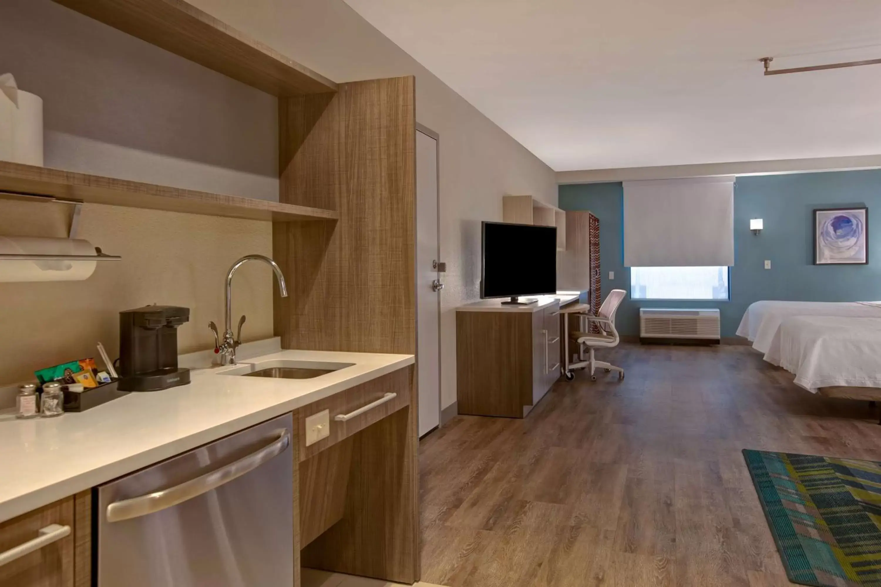 Bedroom, Kitchen/Kitchenette in Home2 Suites By Hilton San Antonio Riverwalk