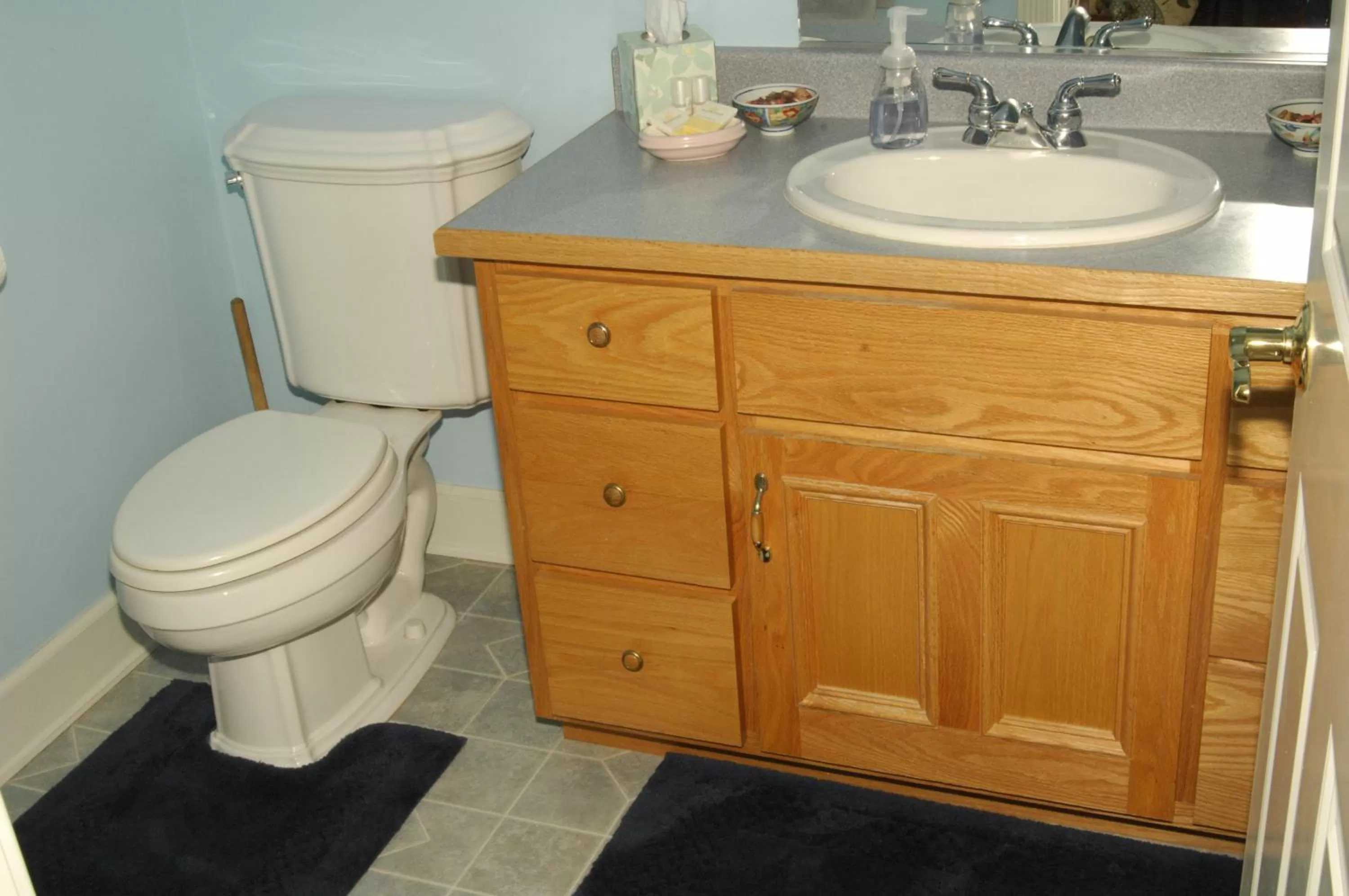 Bathroom in Ye Olde Danish Inn