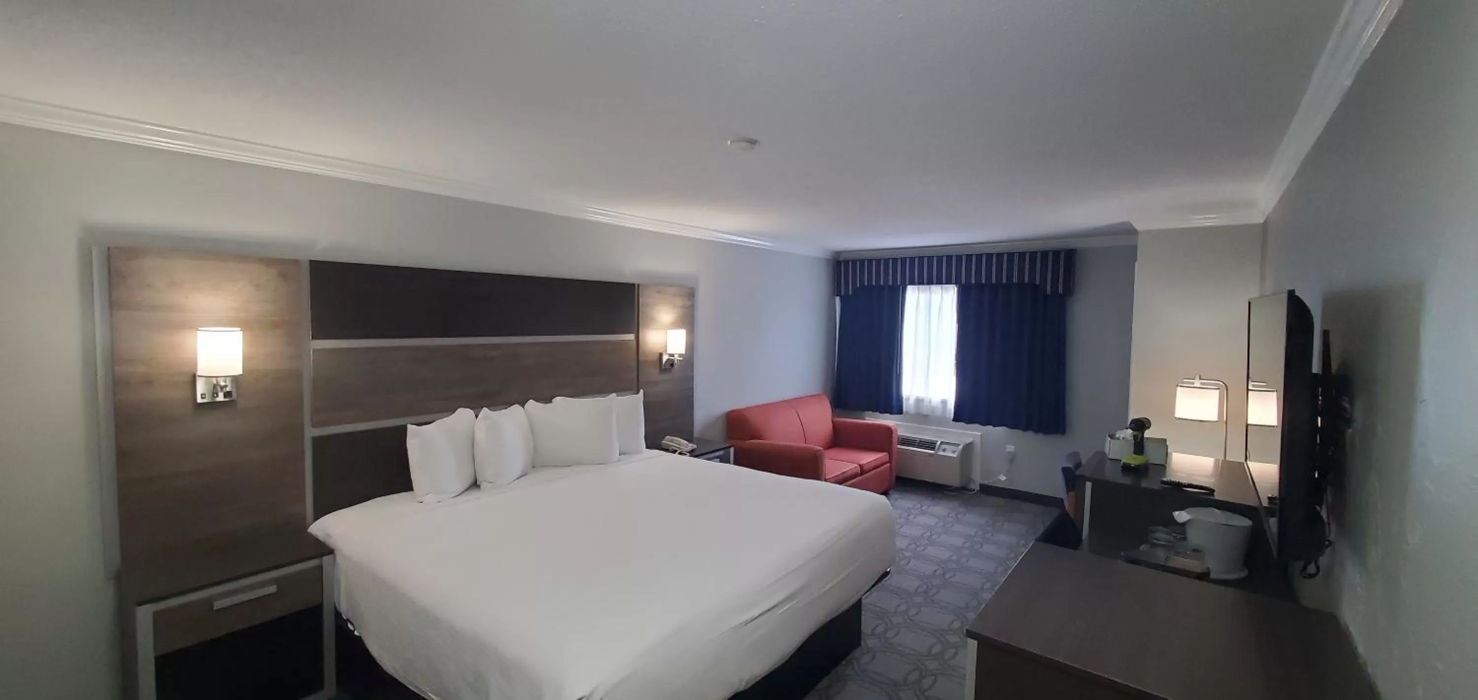 Photo of the whole room, Bed in Ambassador Inn and Suites