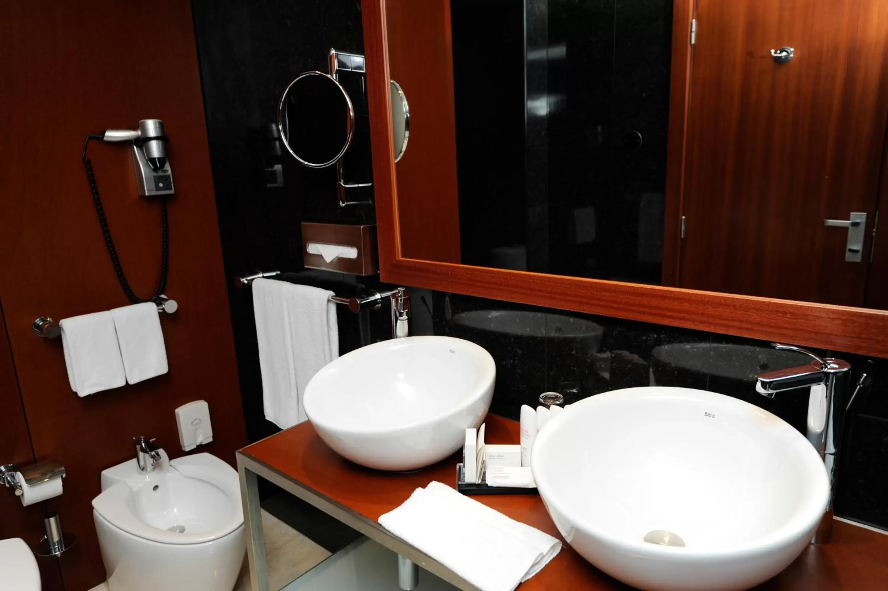 Bathroom in Radisson Blu Hotel Lisbon