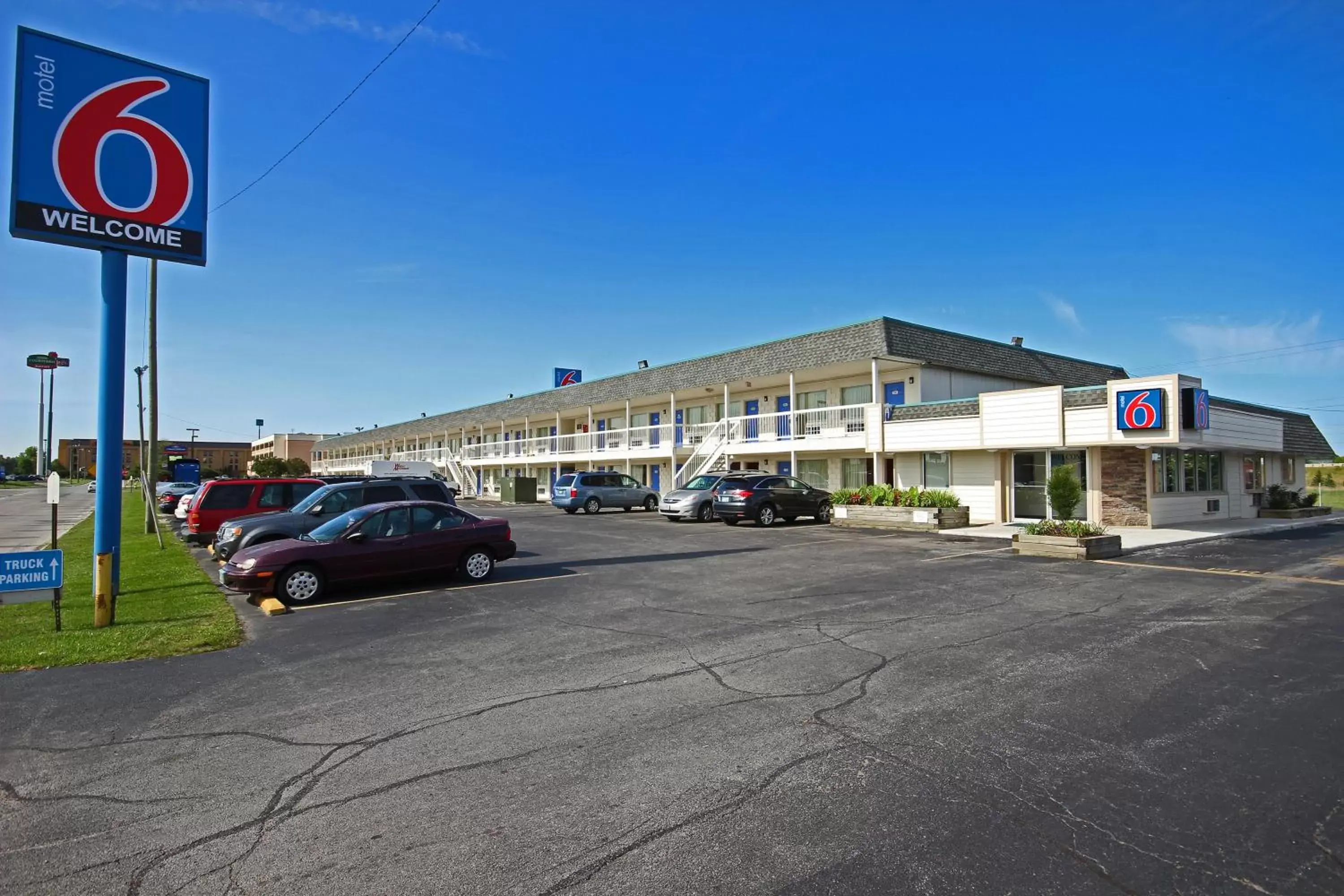 Facade/entrance, Property Building in Motel 6-Lima, OH