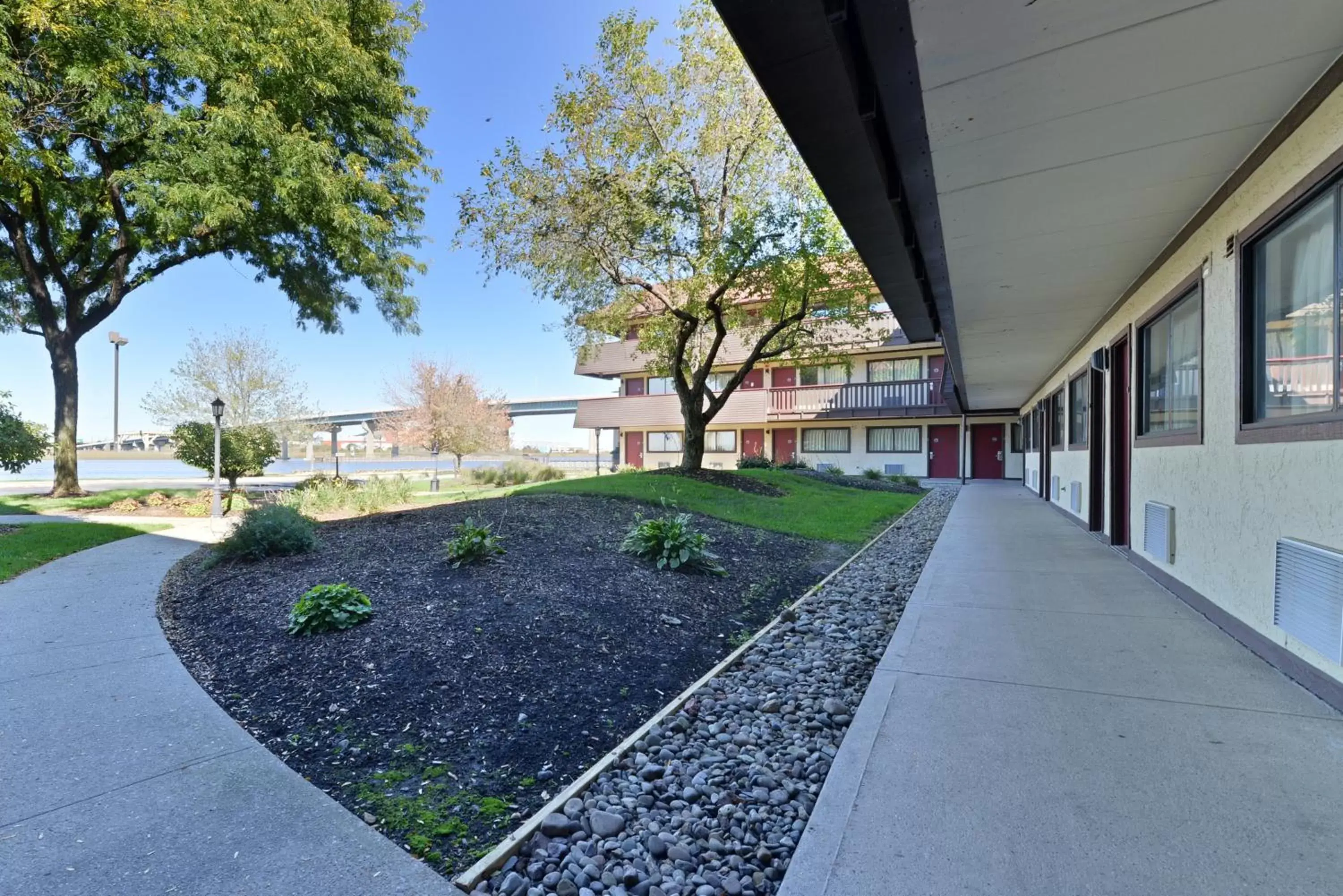 Property building in Red Roof Inn PLUS+ Secaucus - Meadowlands Property building in Red Roof Inn PLUS+ Secaucus - Meadowlands