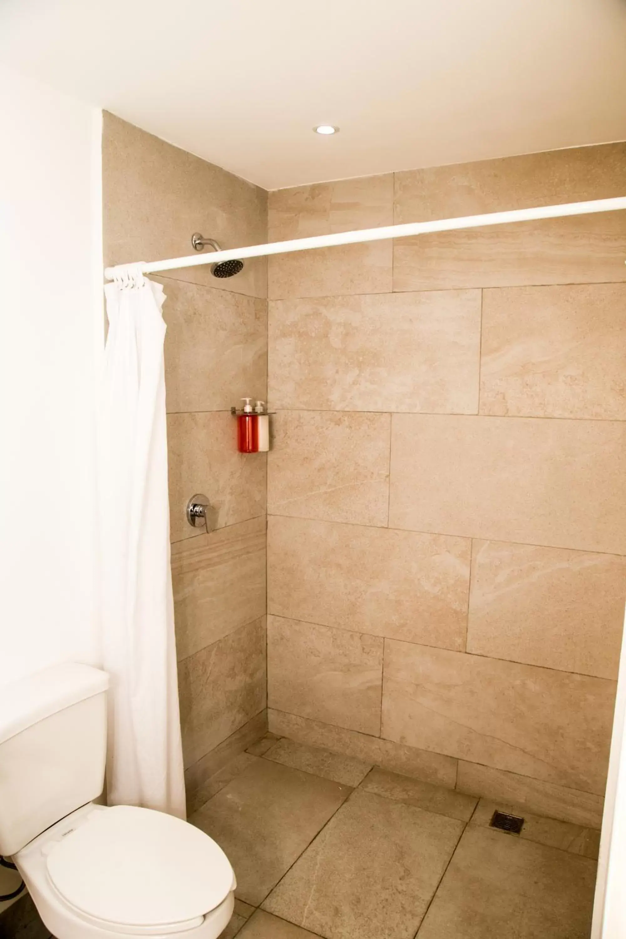 Shower, Bathroom in Booking 500