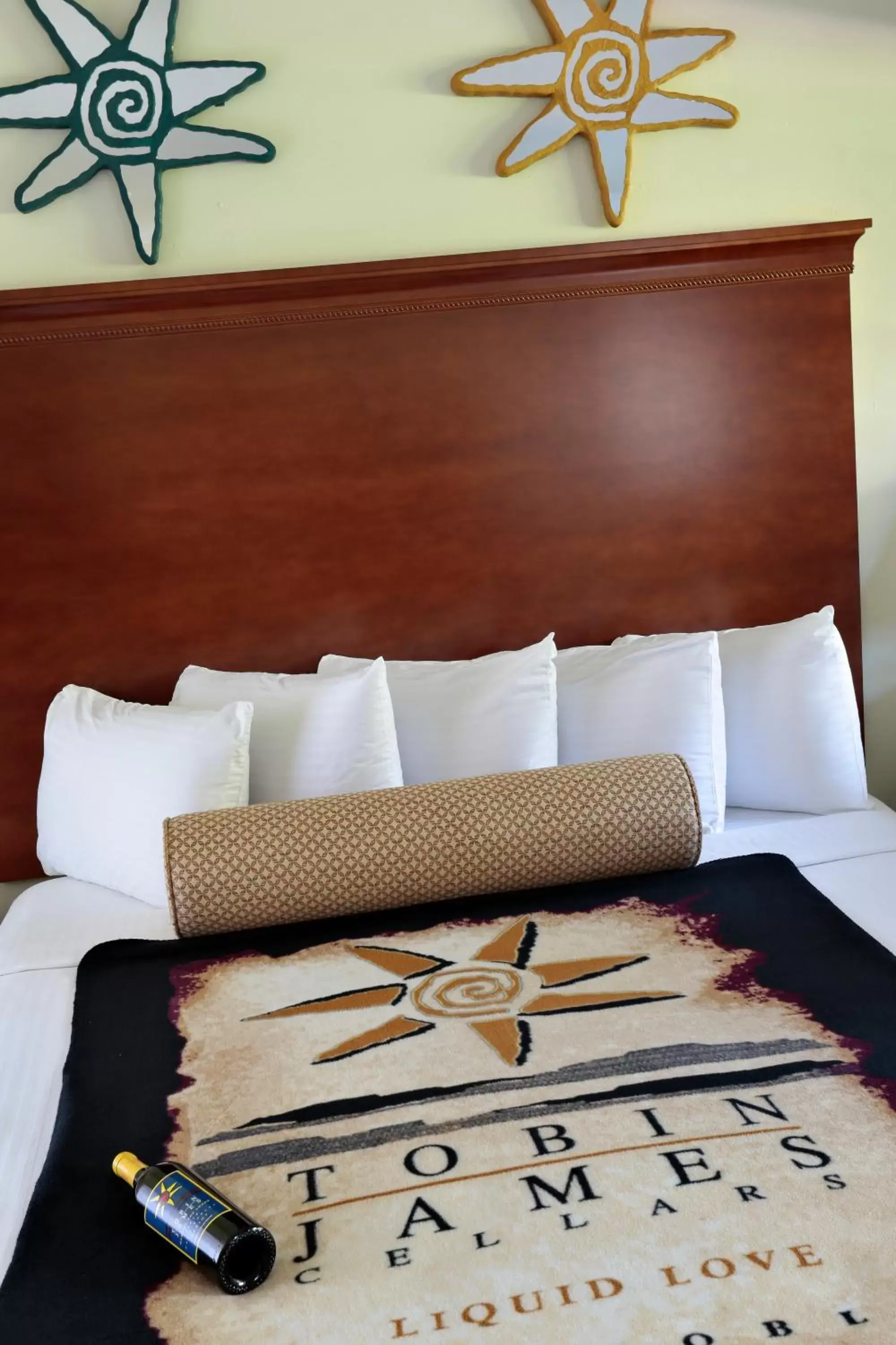Bed in Paso Robles Inn