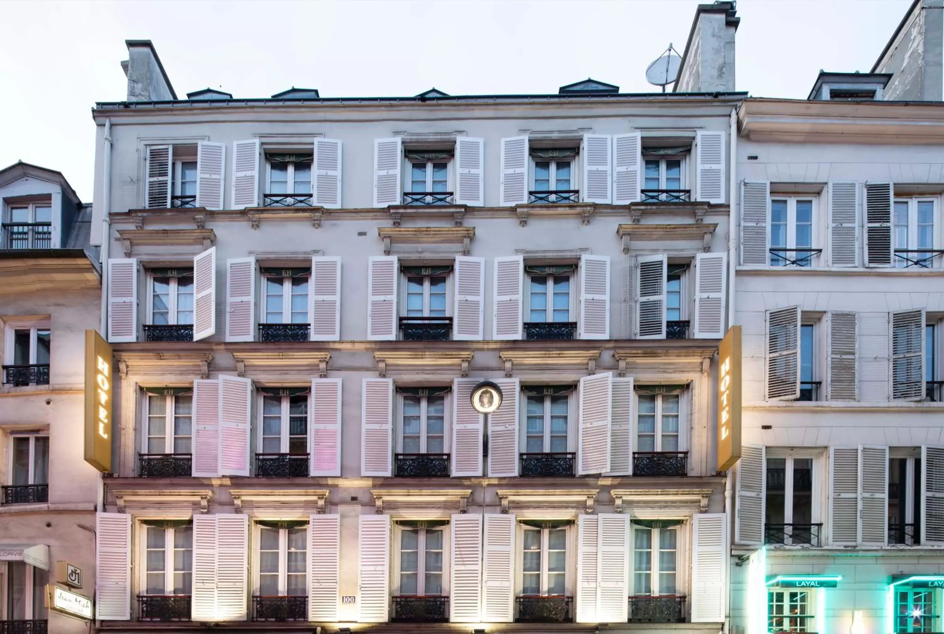 Facade/entrance, Property Building in Elysées Hôtel