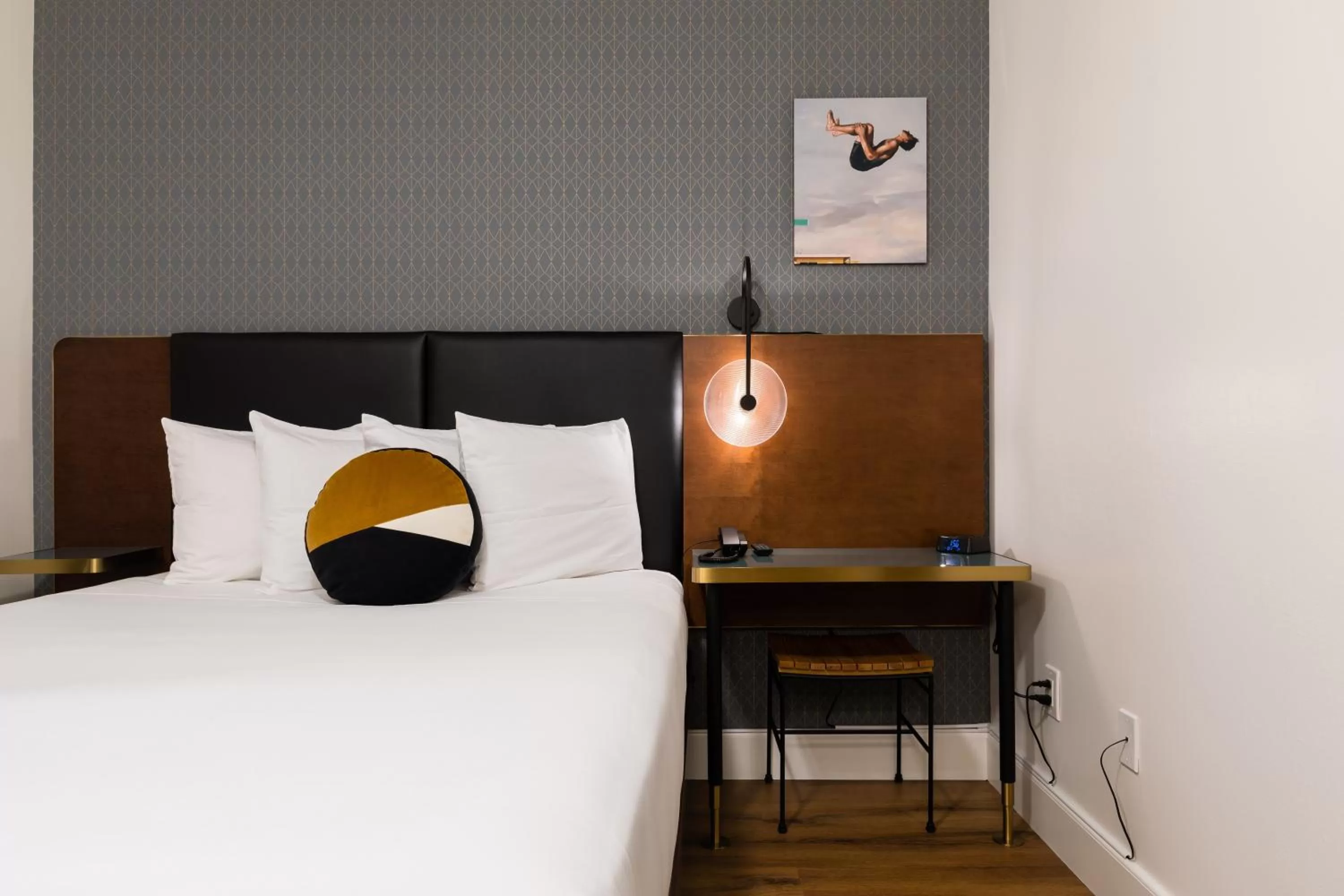 Bedroom, Bed in Hotel Stratford San Francisco - Handwritten Collection