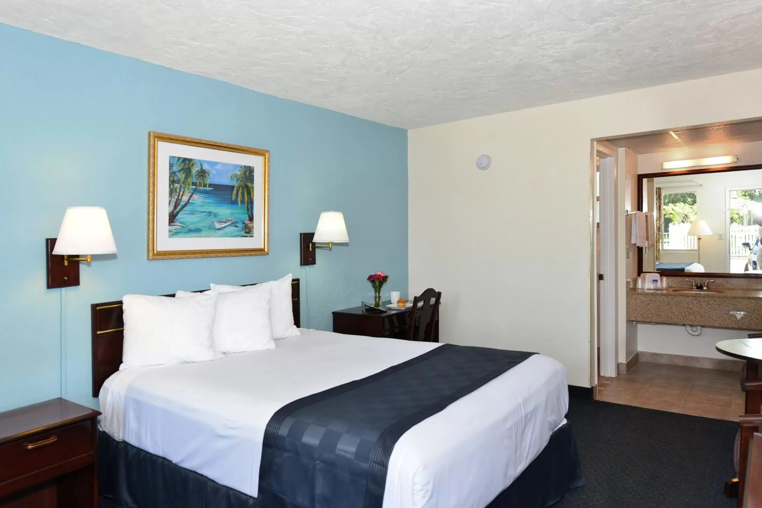 Bed in Americas Best Value Inn Bradenton-Sarasota