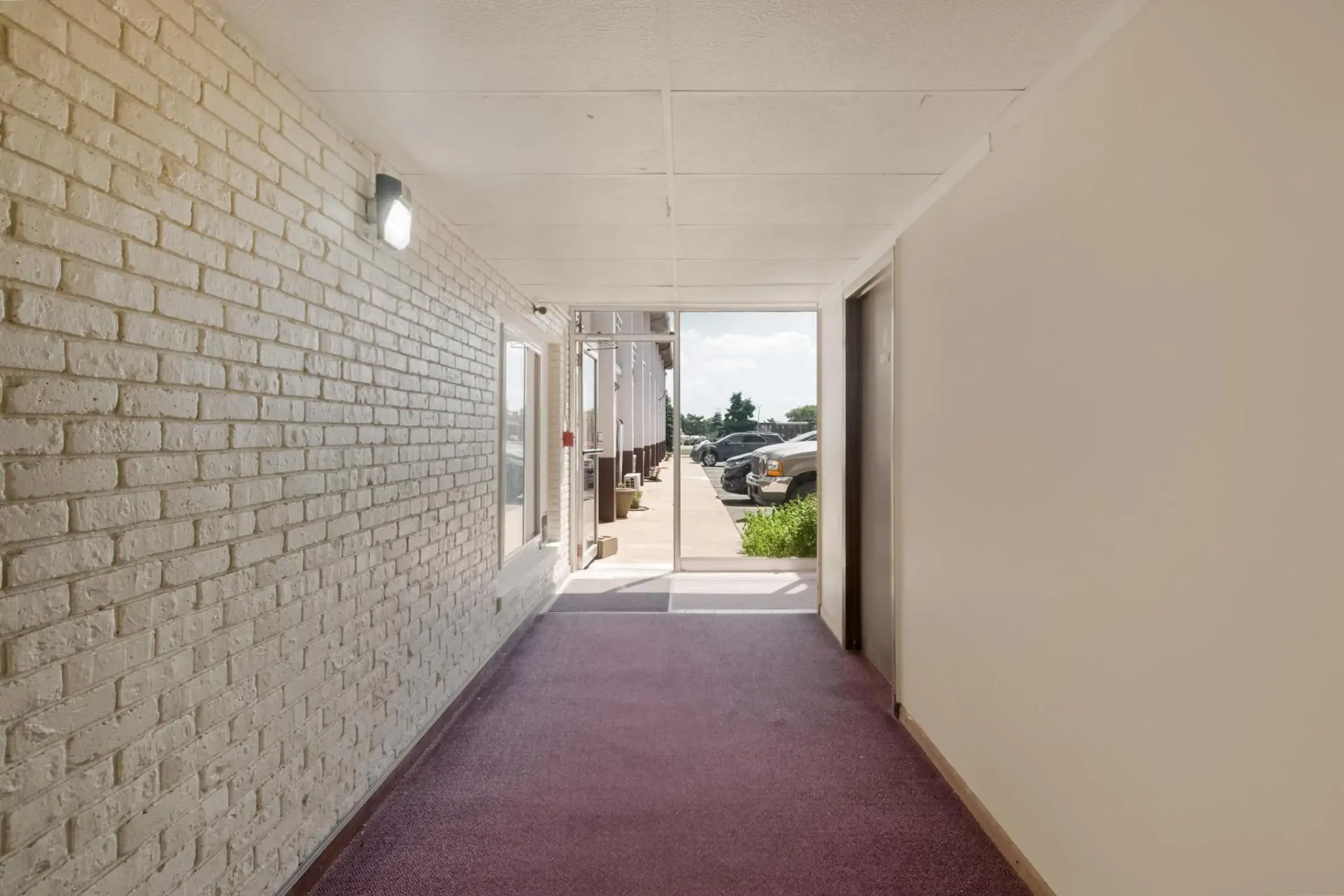 Lobby or reception, Balcony/Terrace in OYO Hotel Morton East Peoria I-74