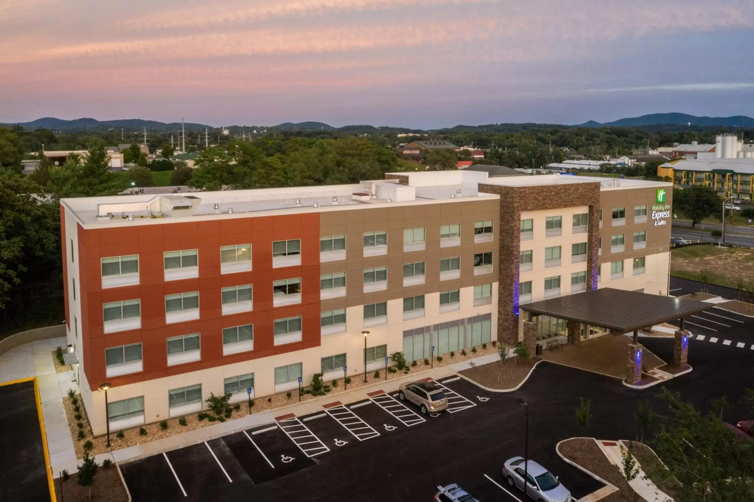 Bird's eye view, Bird's-eye View in Holiday Inn Express & Suites - Roanoke – Civic Center