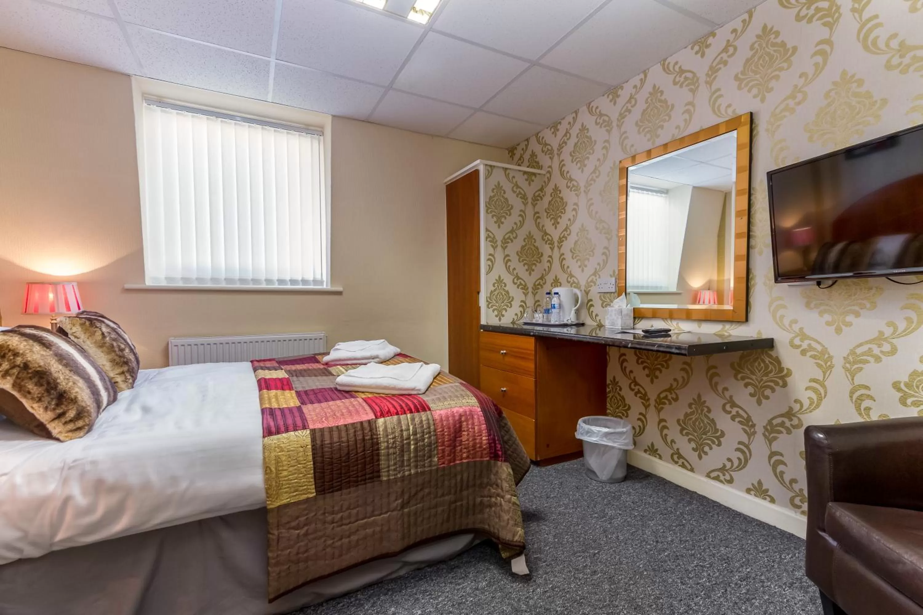 Bed in Adelaide Lodge - Town Centre - Opposite Winter Gardens