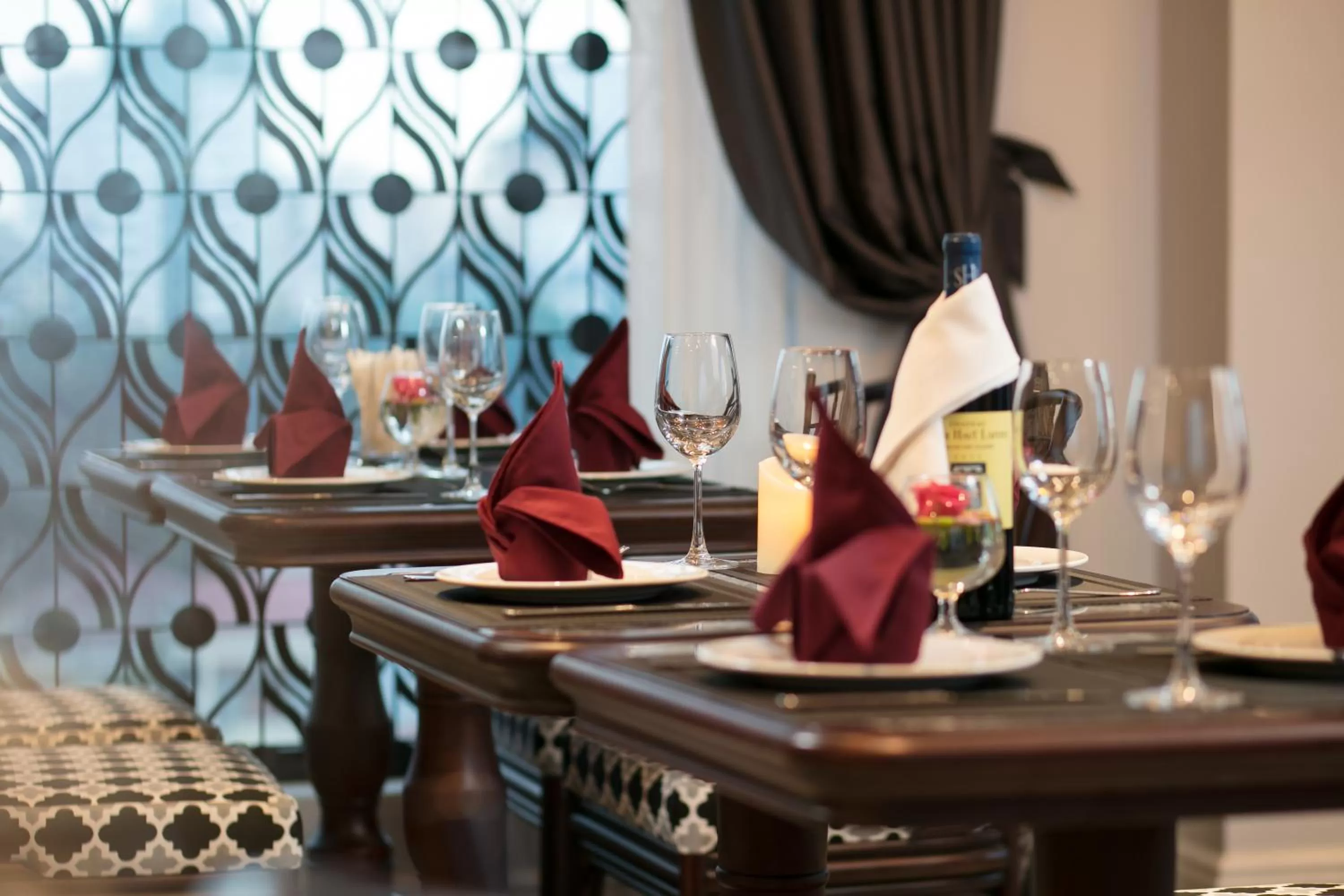 Restaurant/places to eat in Canary Hotel