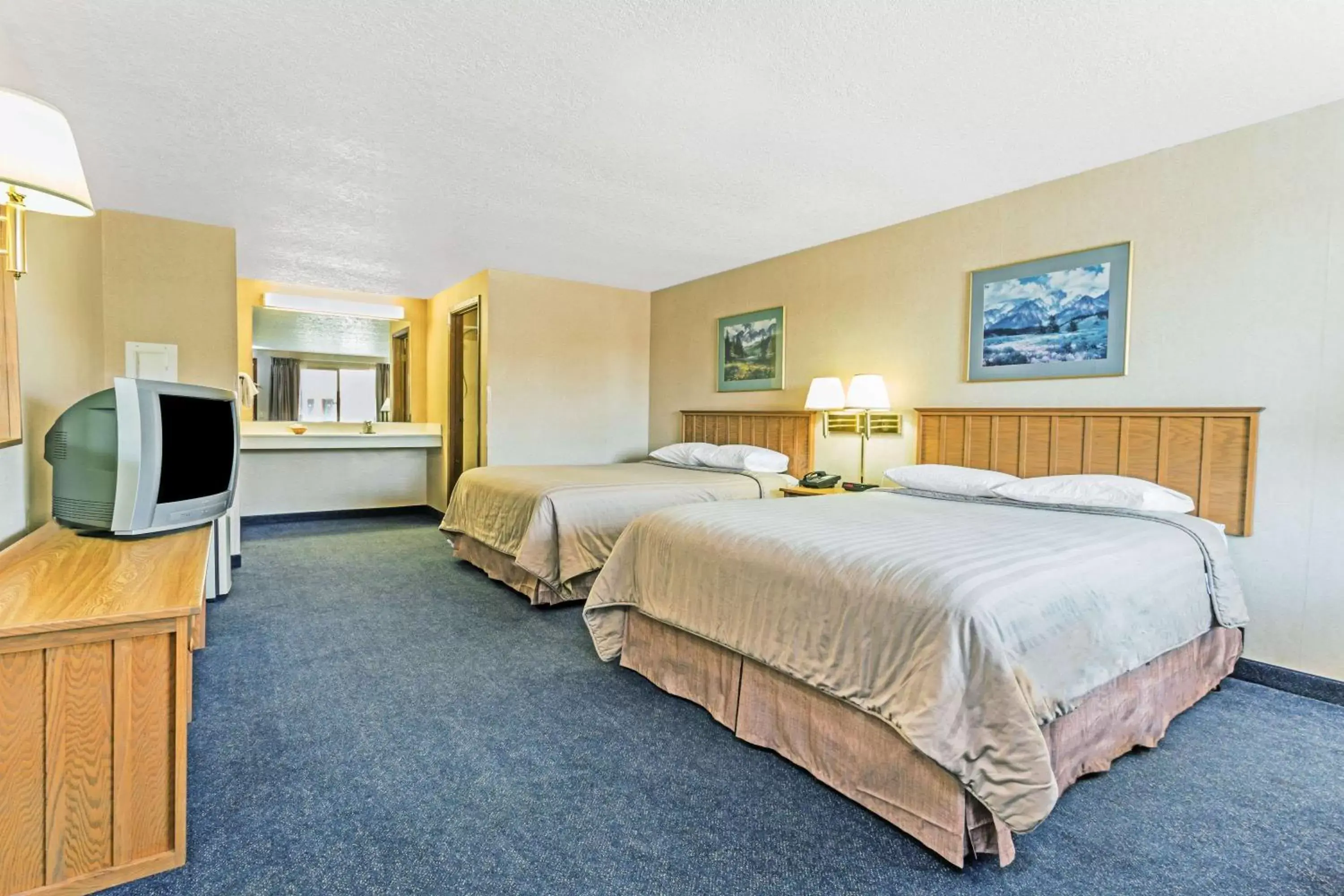 Photo of the whole room, Bed in Travelodge by Wyndham Pioneer Villa