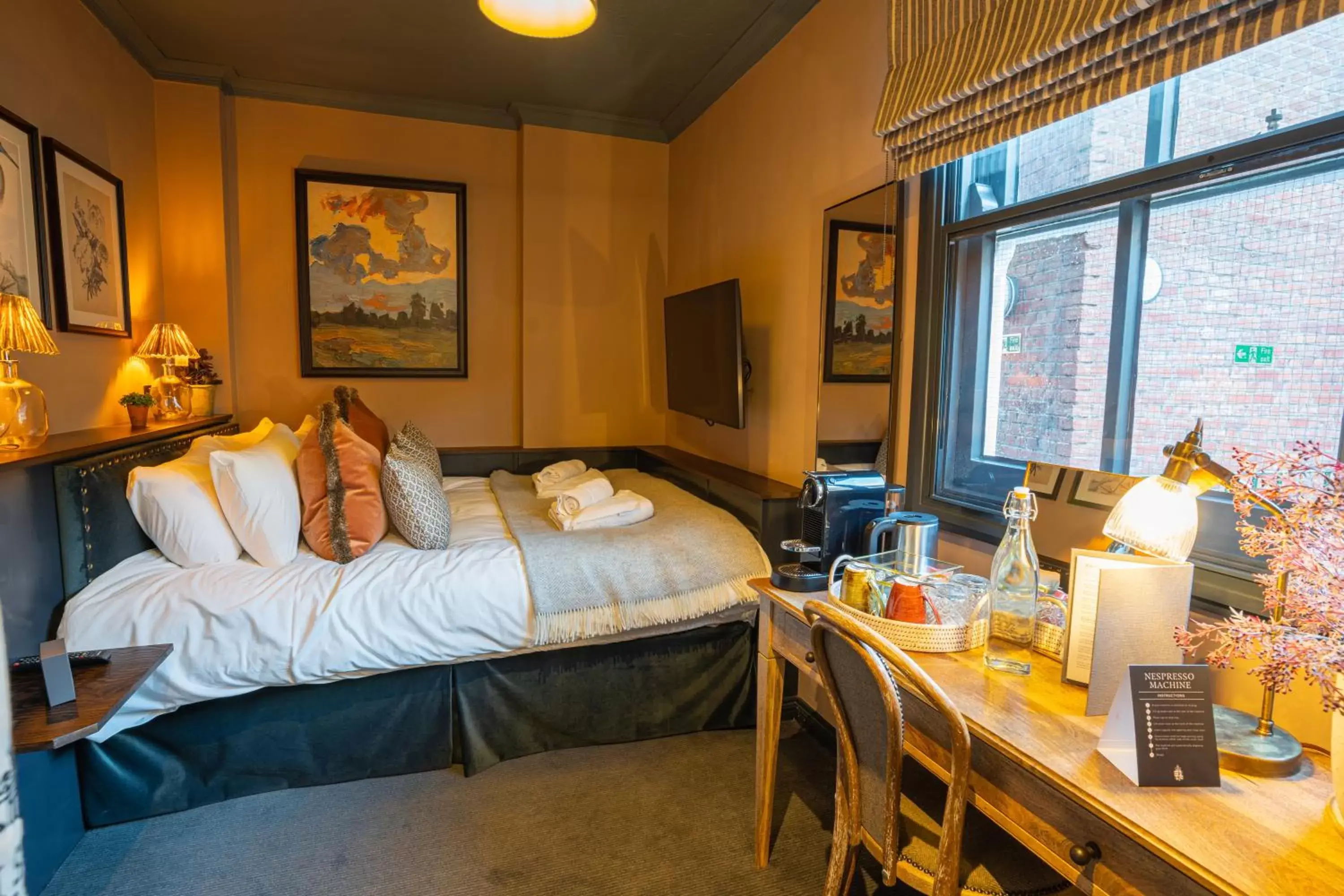 Bedroom in Salisbury Arms Hotel