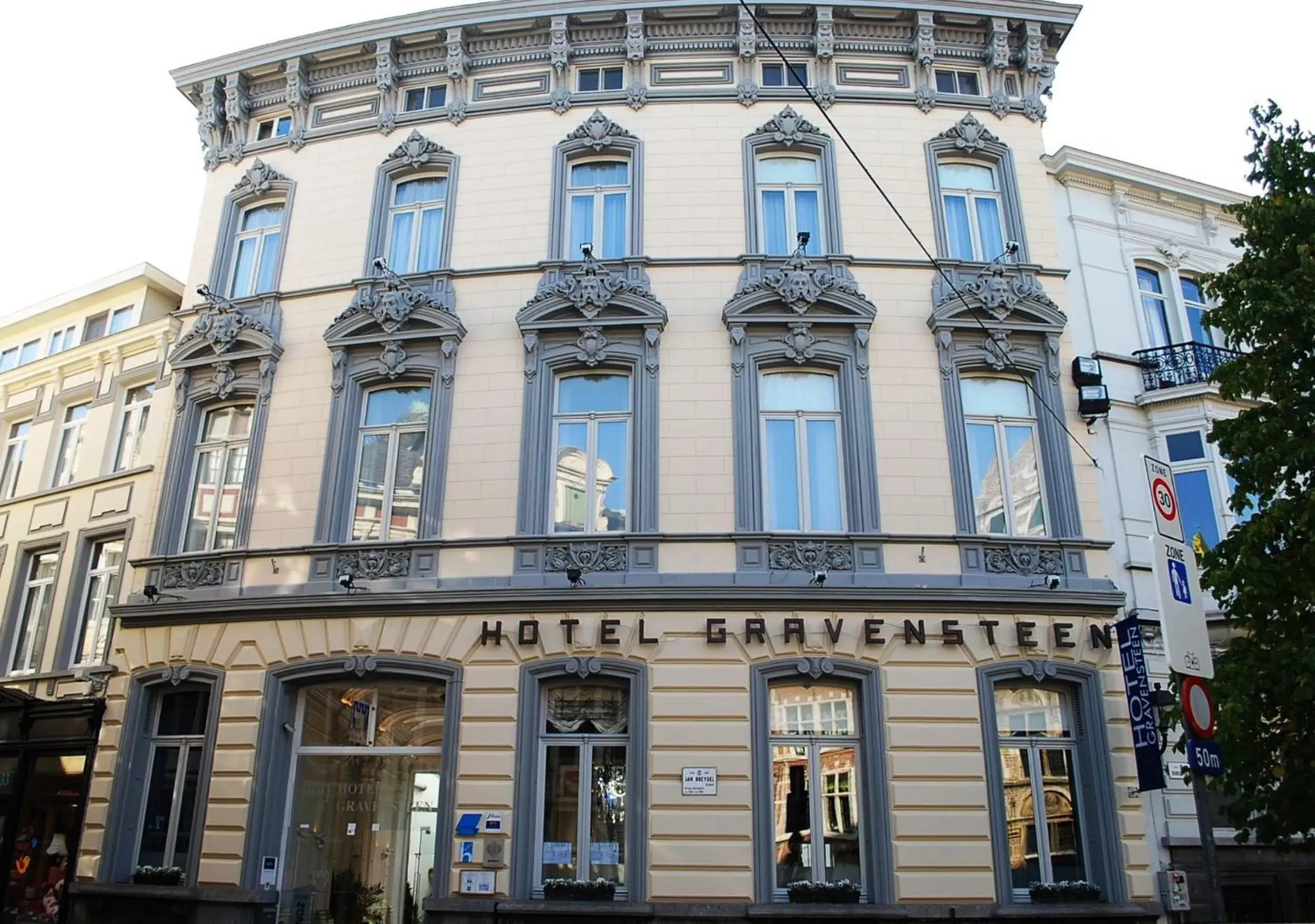 Facade/entrance, Property Building in Hotel Gravensteen