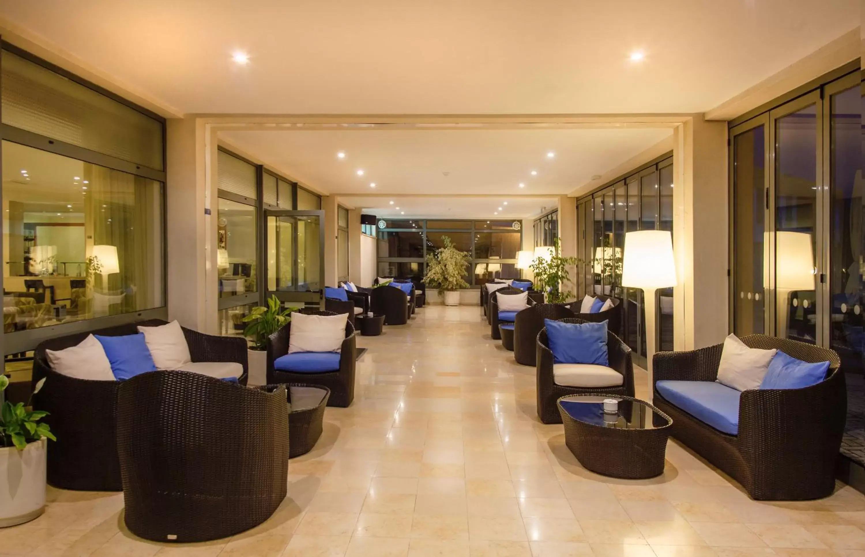 Lobby or reception, Lounge/Bar in VILA PARK Nature & Business Hotel