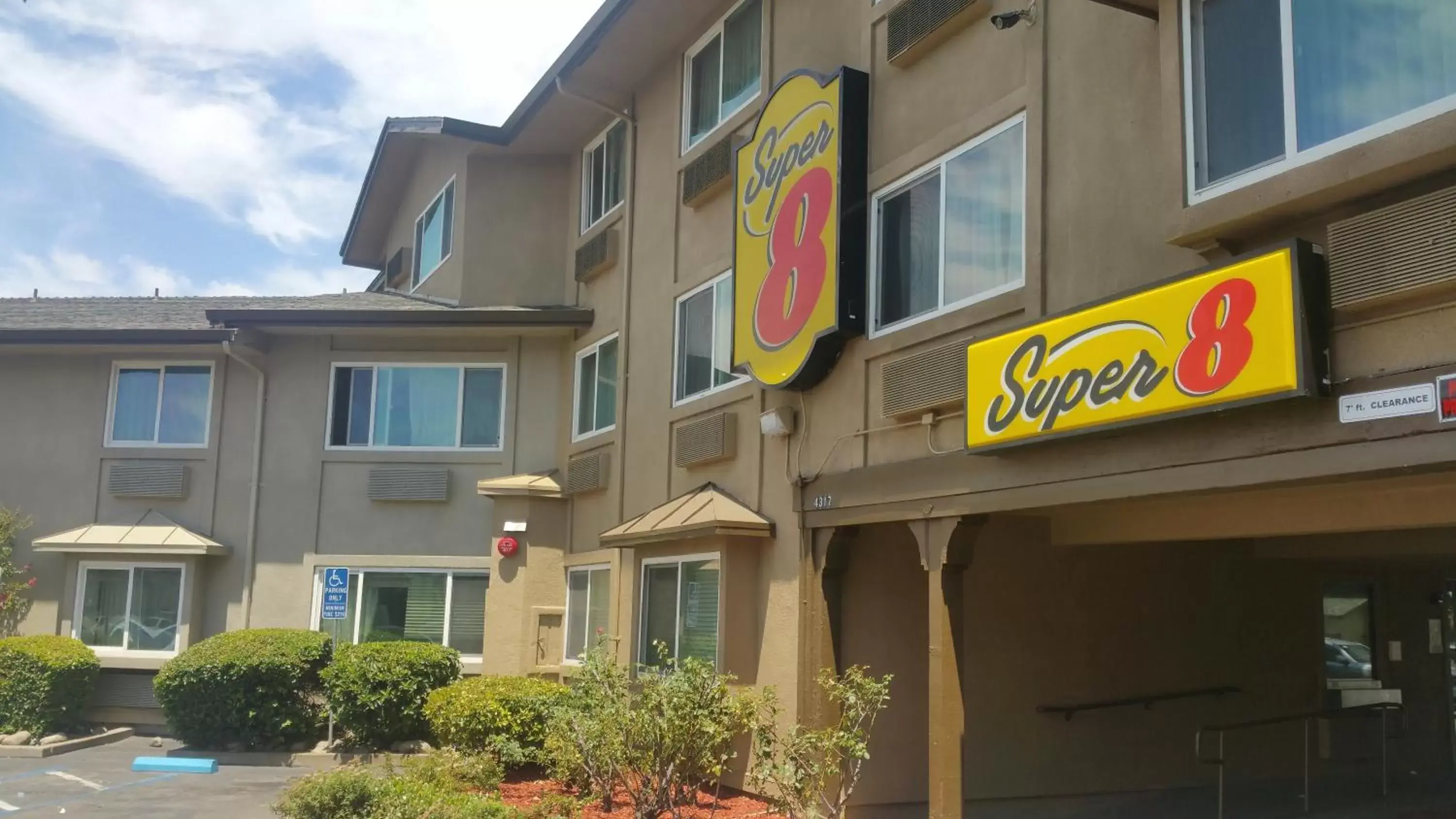 Property Building in Super 8 by Wyndham Sacramento