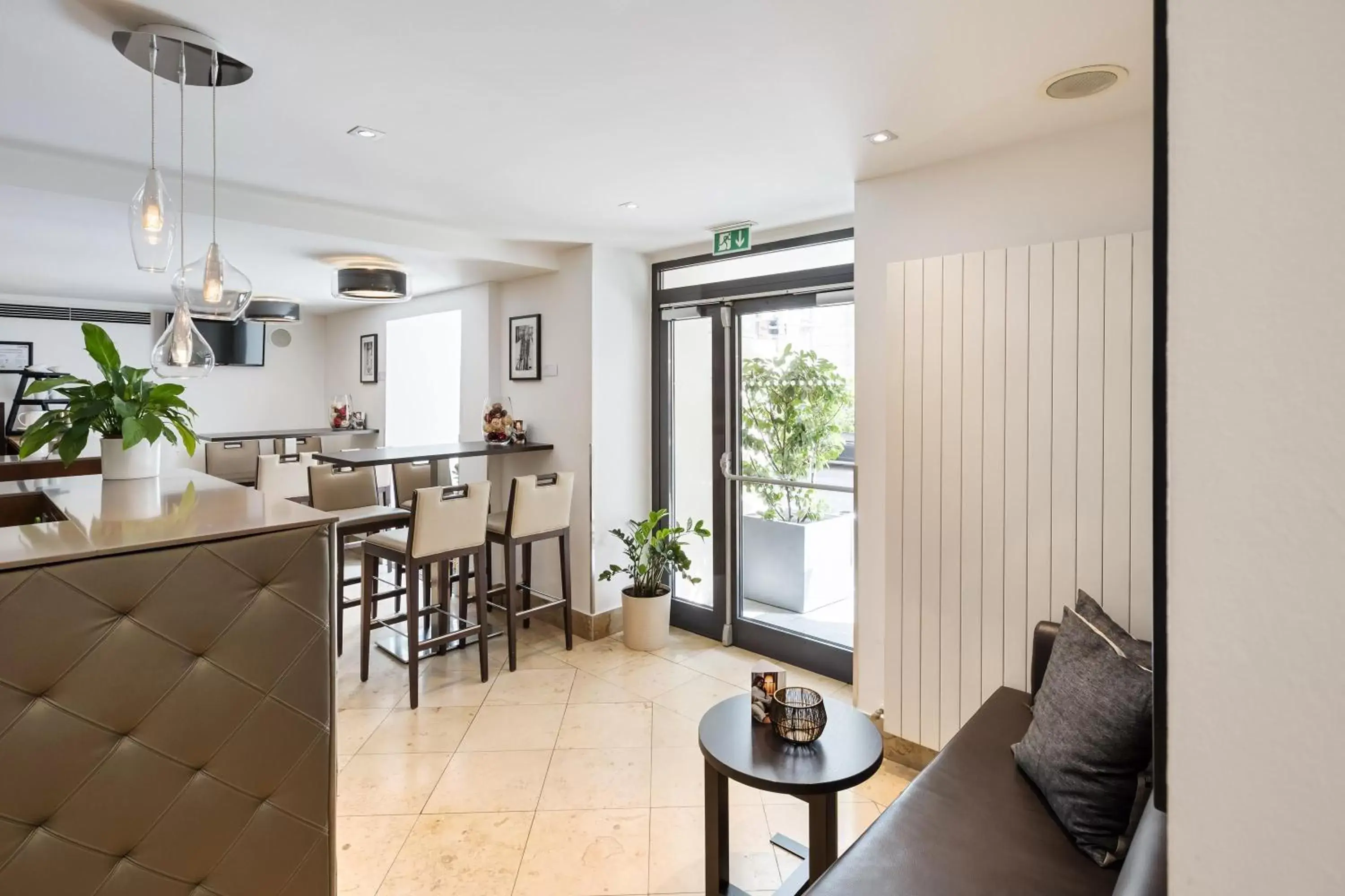 Lounge or bar in Hotel Rathauspark Wien, a member of Radisson Individuals Lounge or bar in Hotel Rathauspark Wien, a member of Radisson Individuals