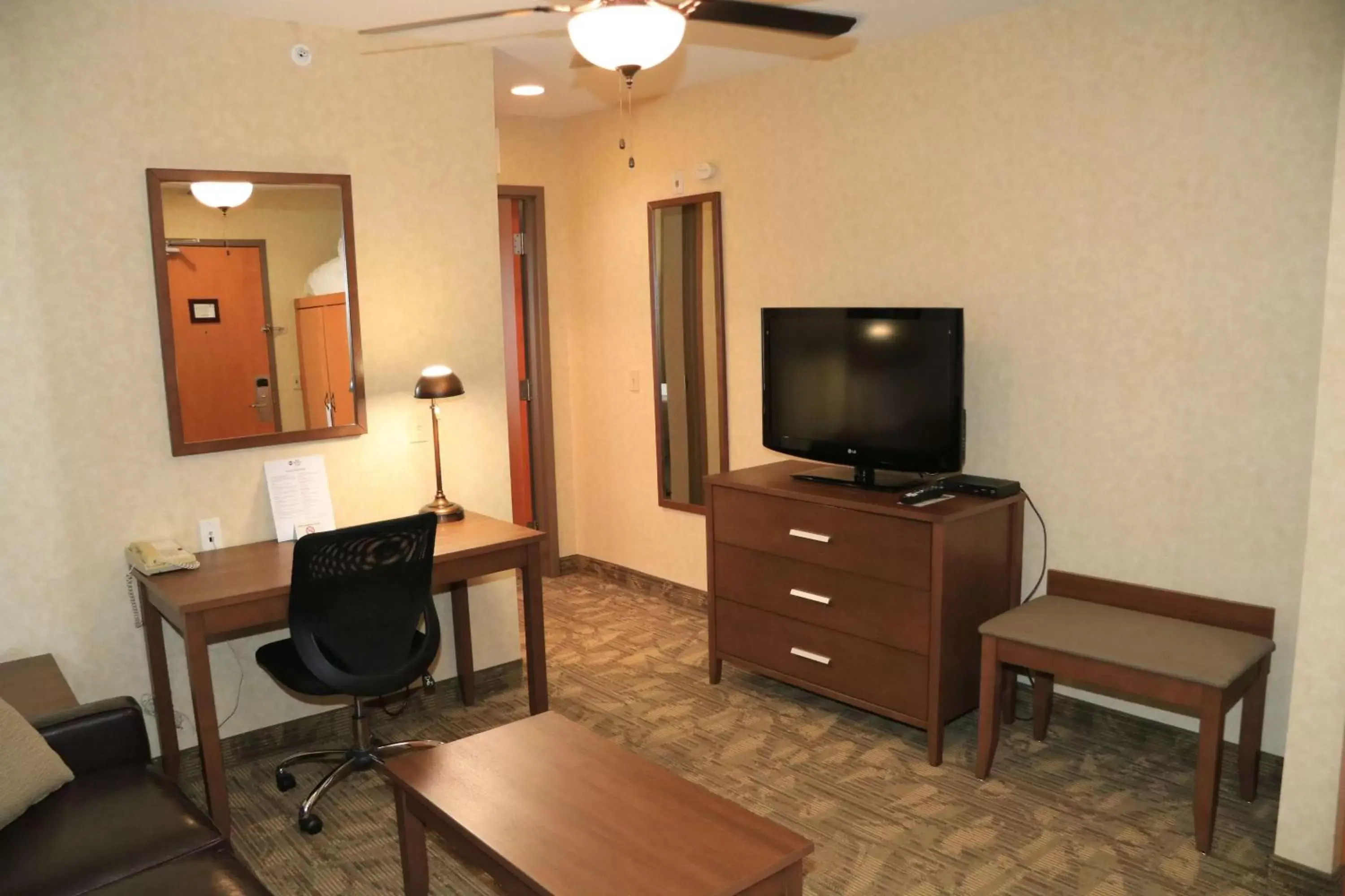 Photo of the whole room, TV/Entertainment Center in BEST WESTERN PLUS Valemount Inn & Suites