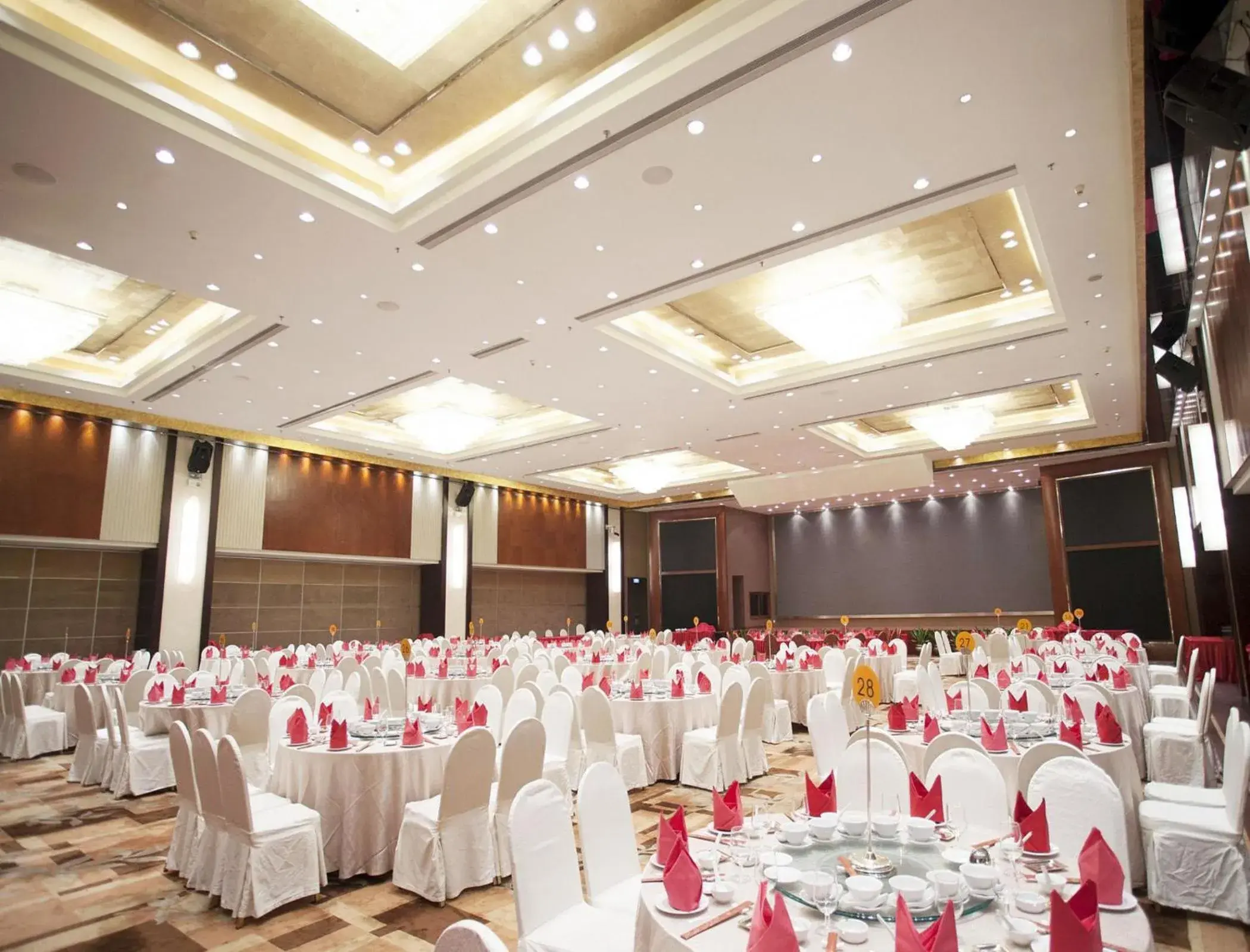 Restaurant/places to eat, Banquet Facilities in Parklane Hotel