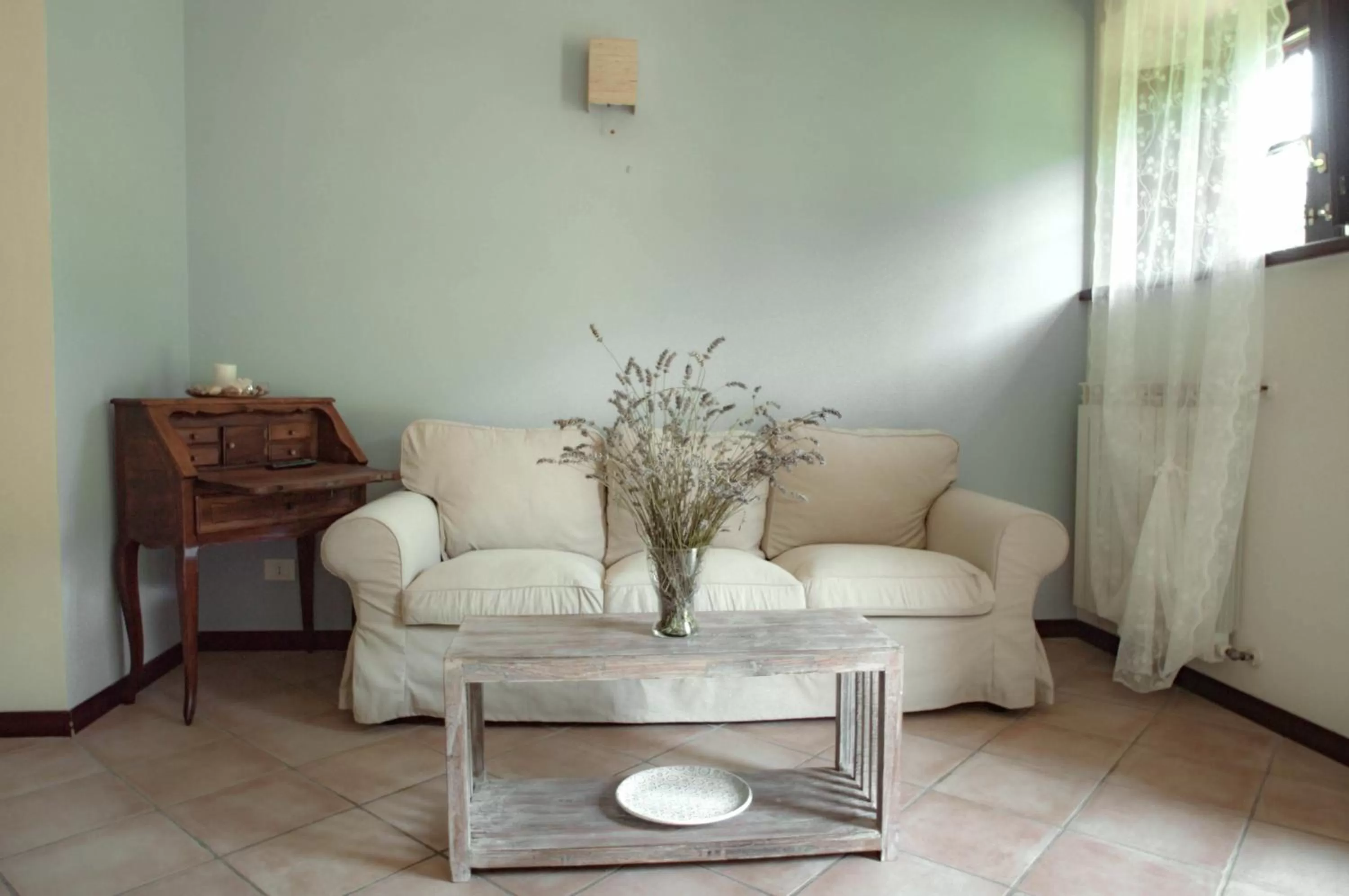 Living room, Seating Area in CASALE LA FATA -tipico toscano immerso nelle colline tra Lucca e Versilia, 6 appartamenti indipendenti