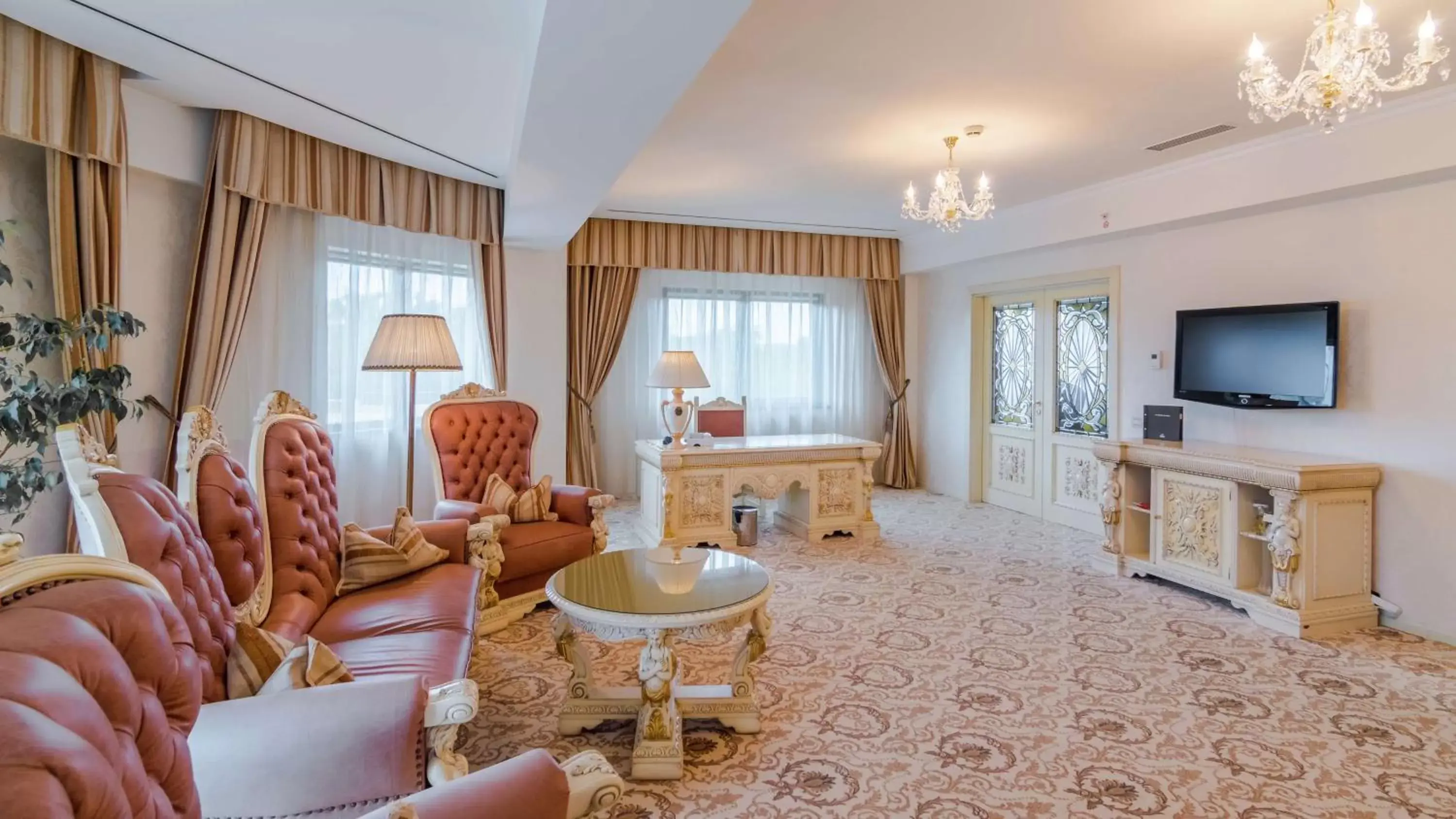 Bedroom, Seating Area in Hilton Sibiu