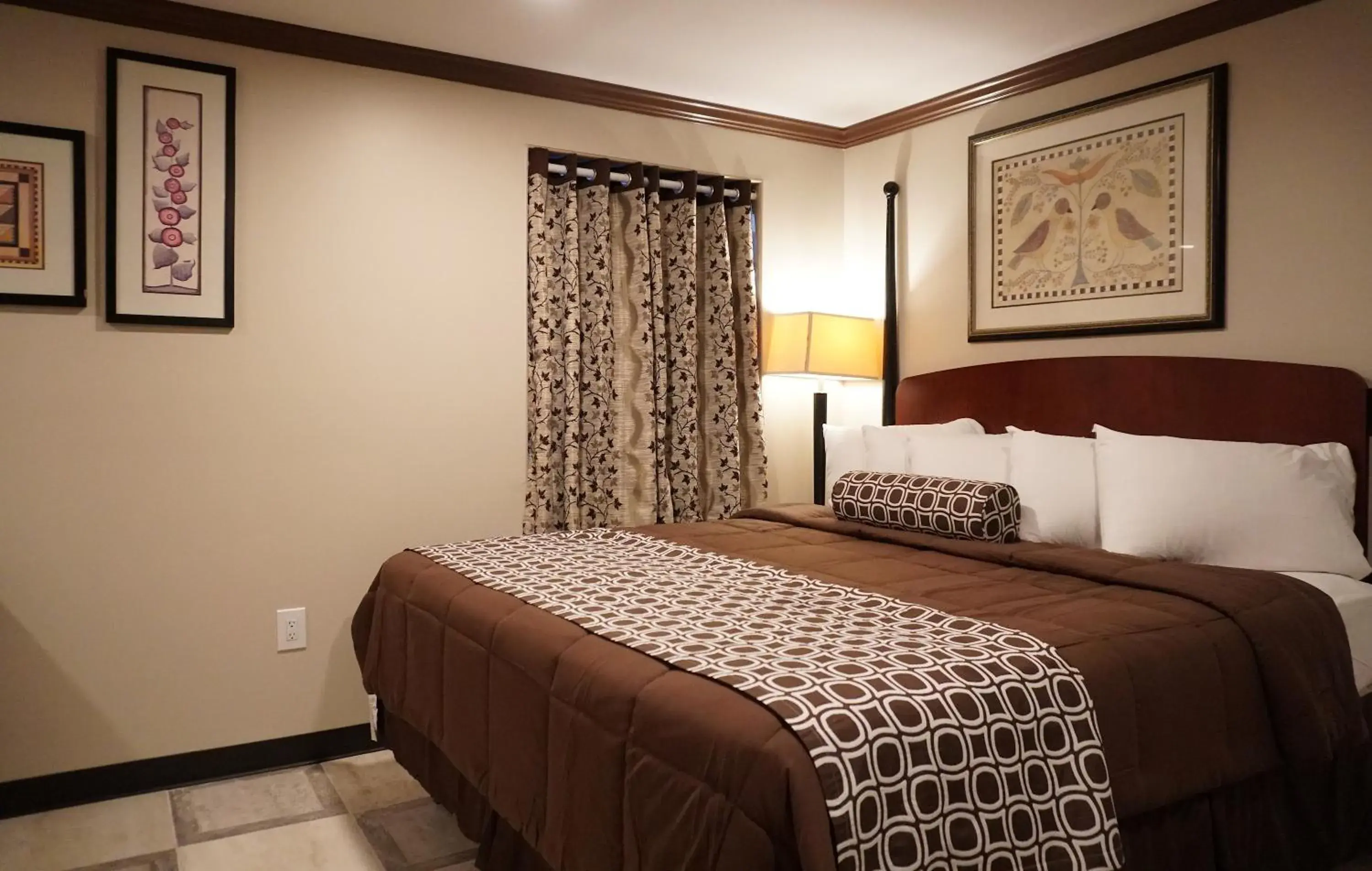 Bedroom, Bed in Beachside Resort