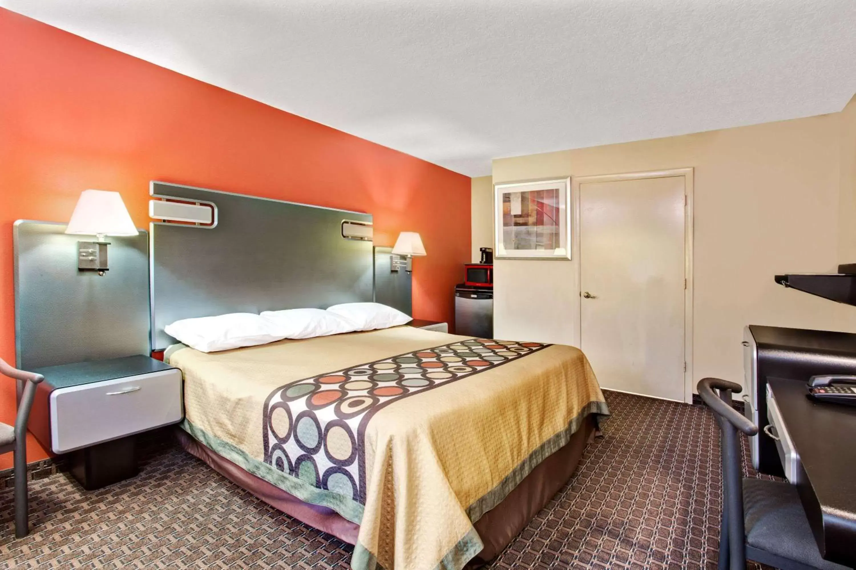 On site, Bed in Super 8 by Wyndham Kissimmee/Maingate/Orlando Area