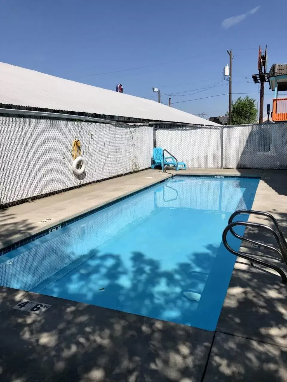 Swimming Pool in Howard Johnson by Wyndham Spokane