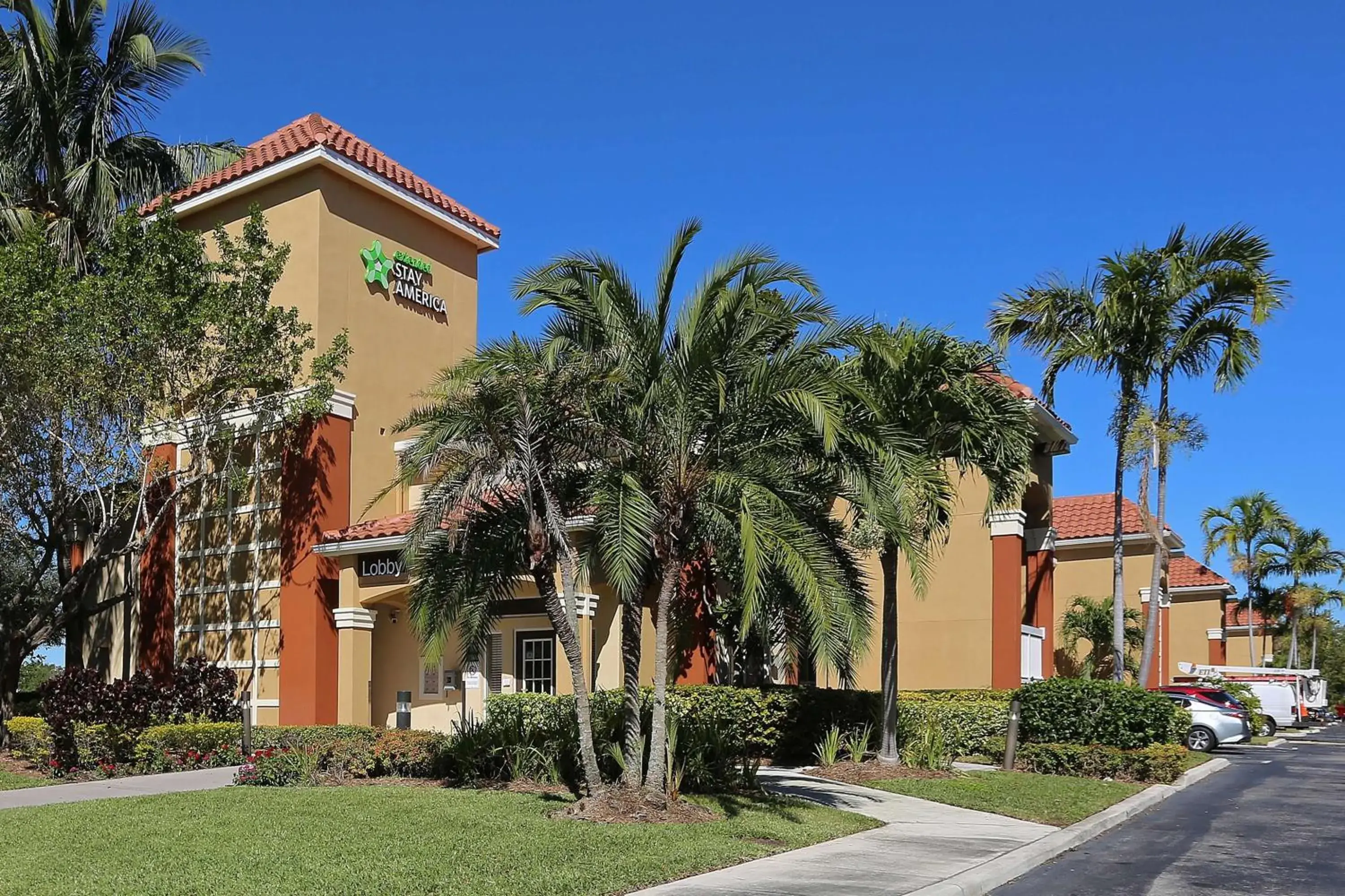 Property Building in Extended Stay America Suites - Boca Raton - Commerce