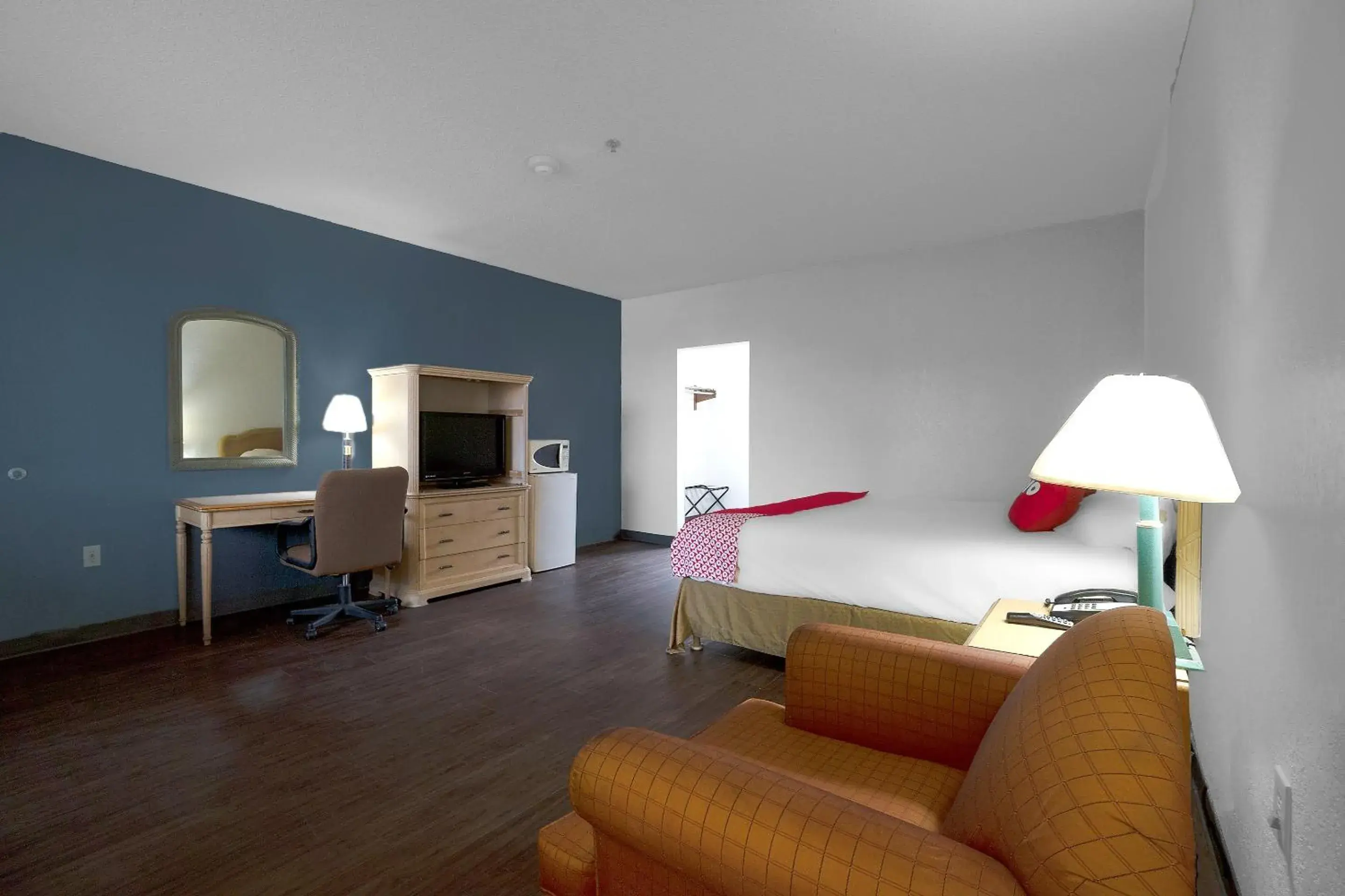 Bedroom, Seating Area in OYO Hotel Kingsville - Hwy 77