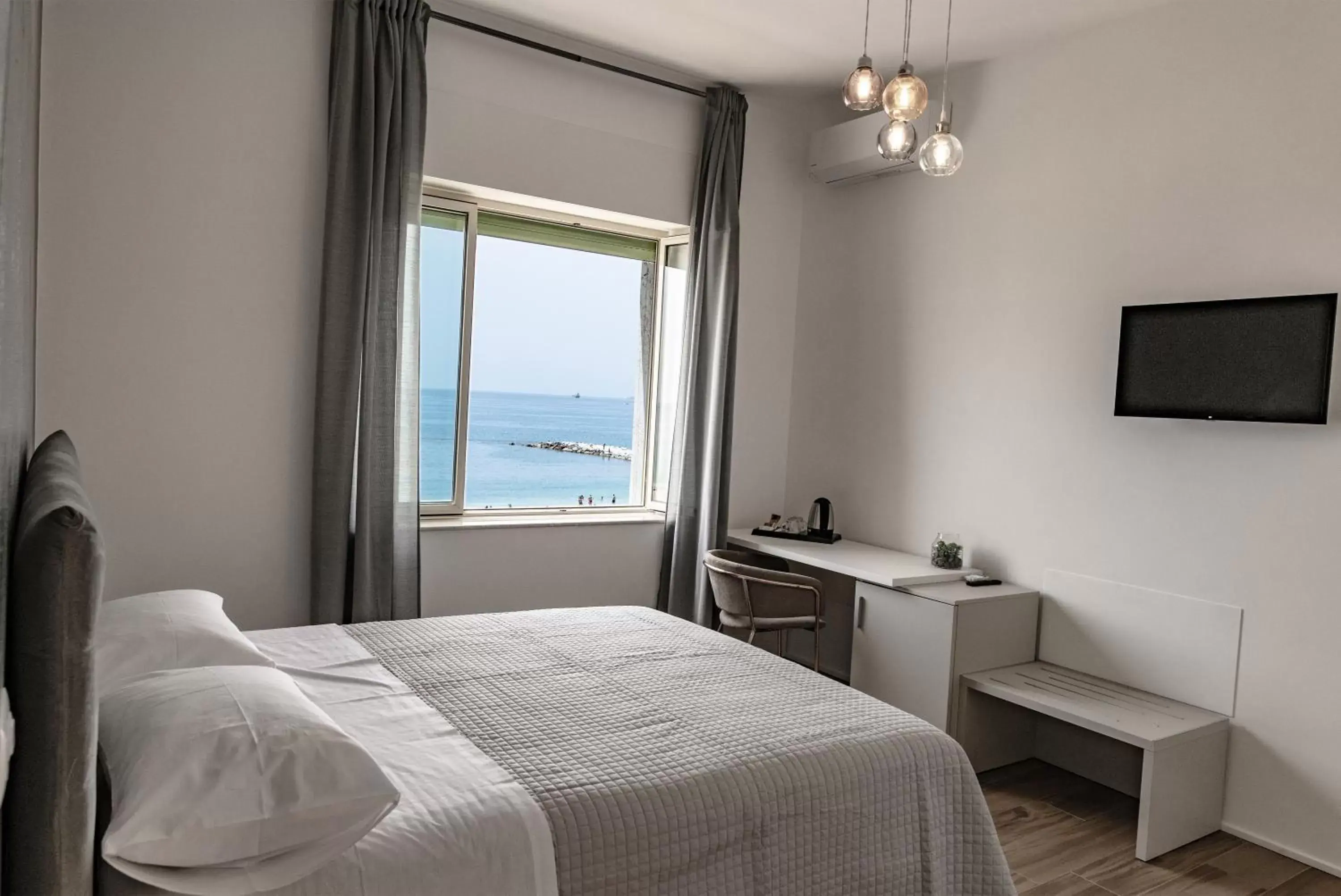 Sea view, Bed in Cas’ A Mare - Beachfront Luxury Suites