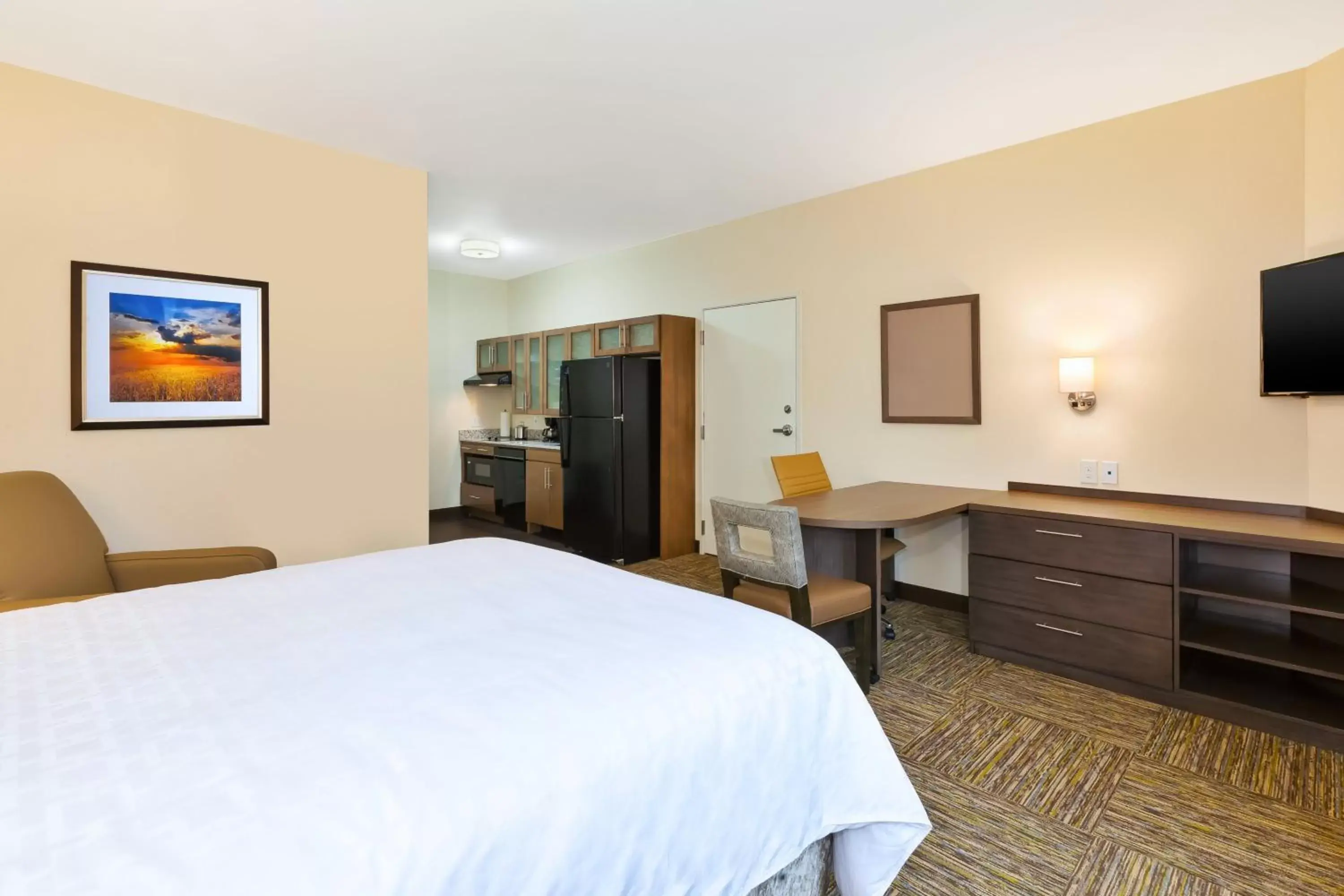 Photo of the whole room, Bed in Candlewood Suites Louisville - NE Downtown Area, an IHG Hotel