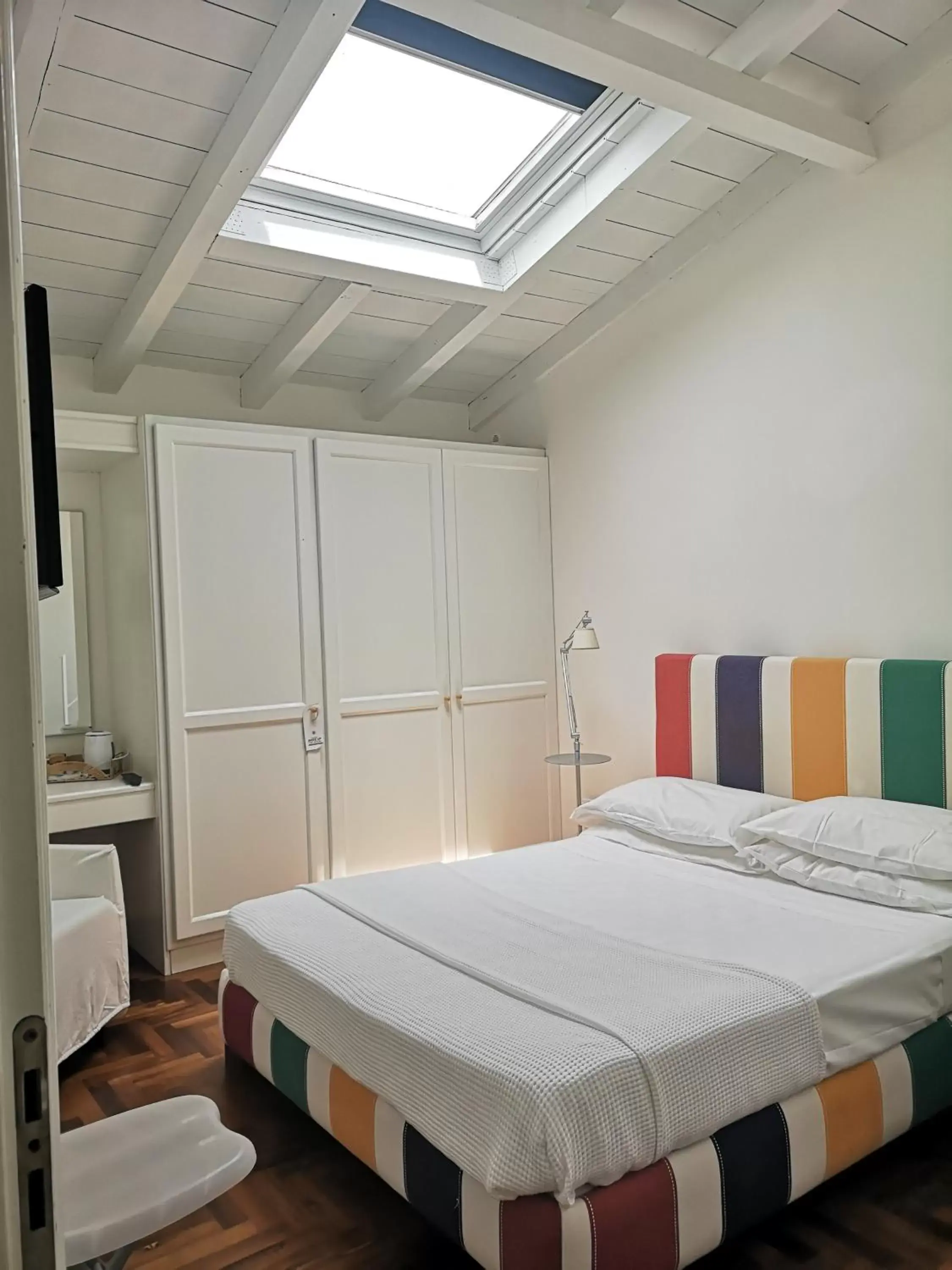 Photo of the whole room, Bed in L'Approdo delle Sirene