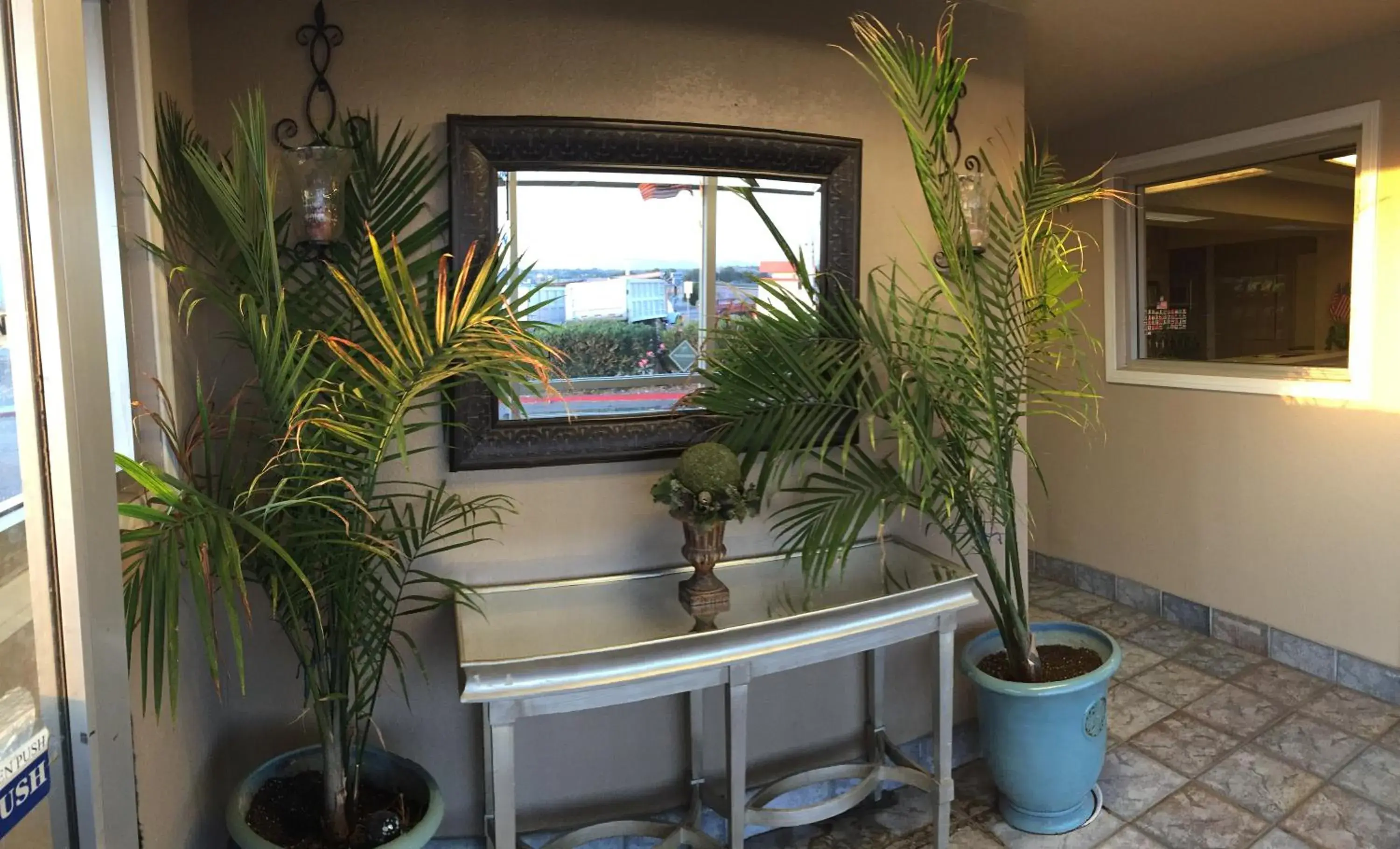 Decorative detail, Balcony/Terrace in Hilltop Inn & Suites