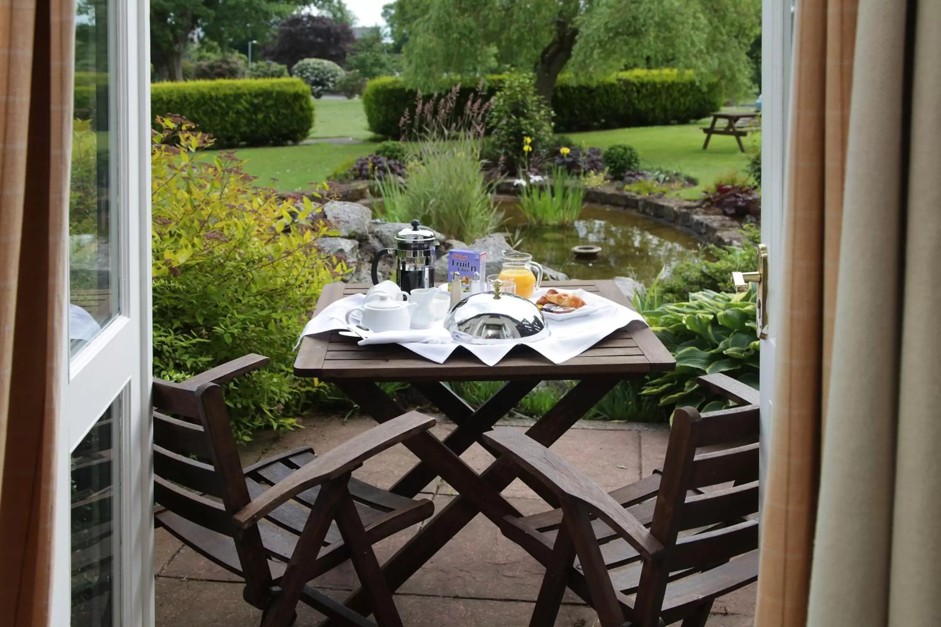 Patio, Restaurant/Places to Eat in Gretna Hall Hotel