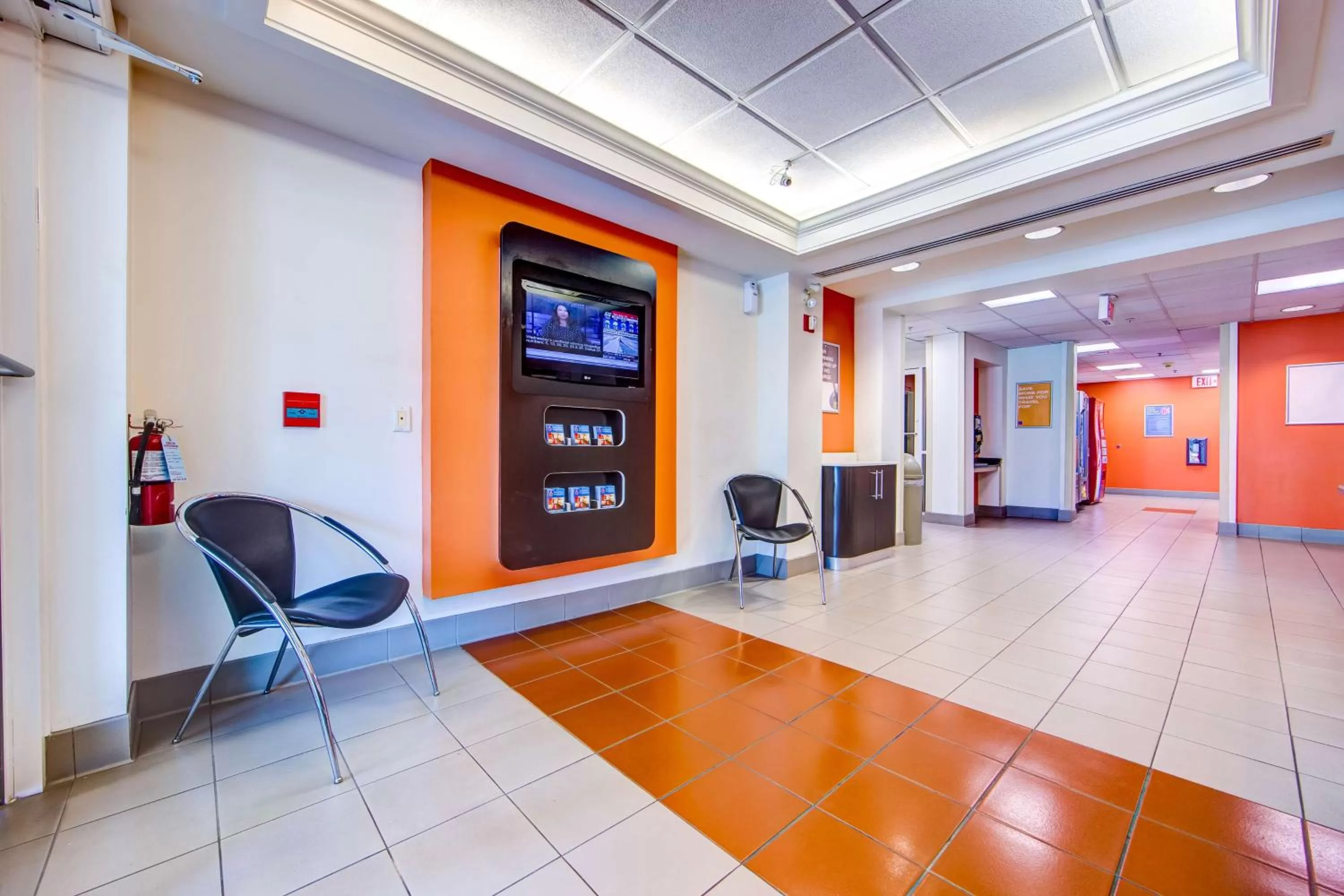 TV and multimedia in Motel 6-Burlington, ON - Toronto West - Oakville