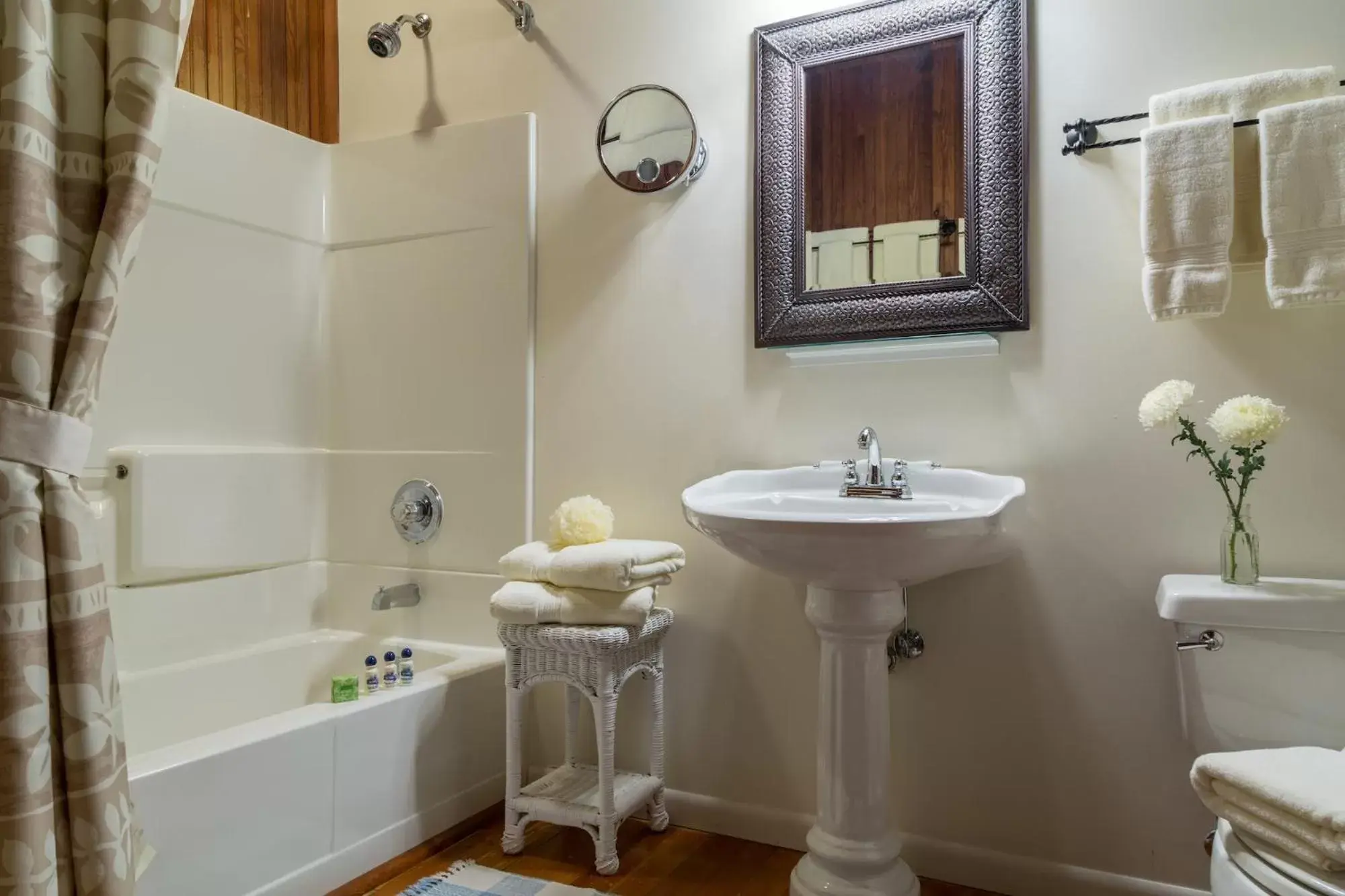 Bathroom in Magnolia Springs Bed and Breakfast