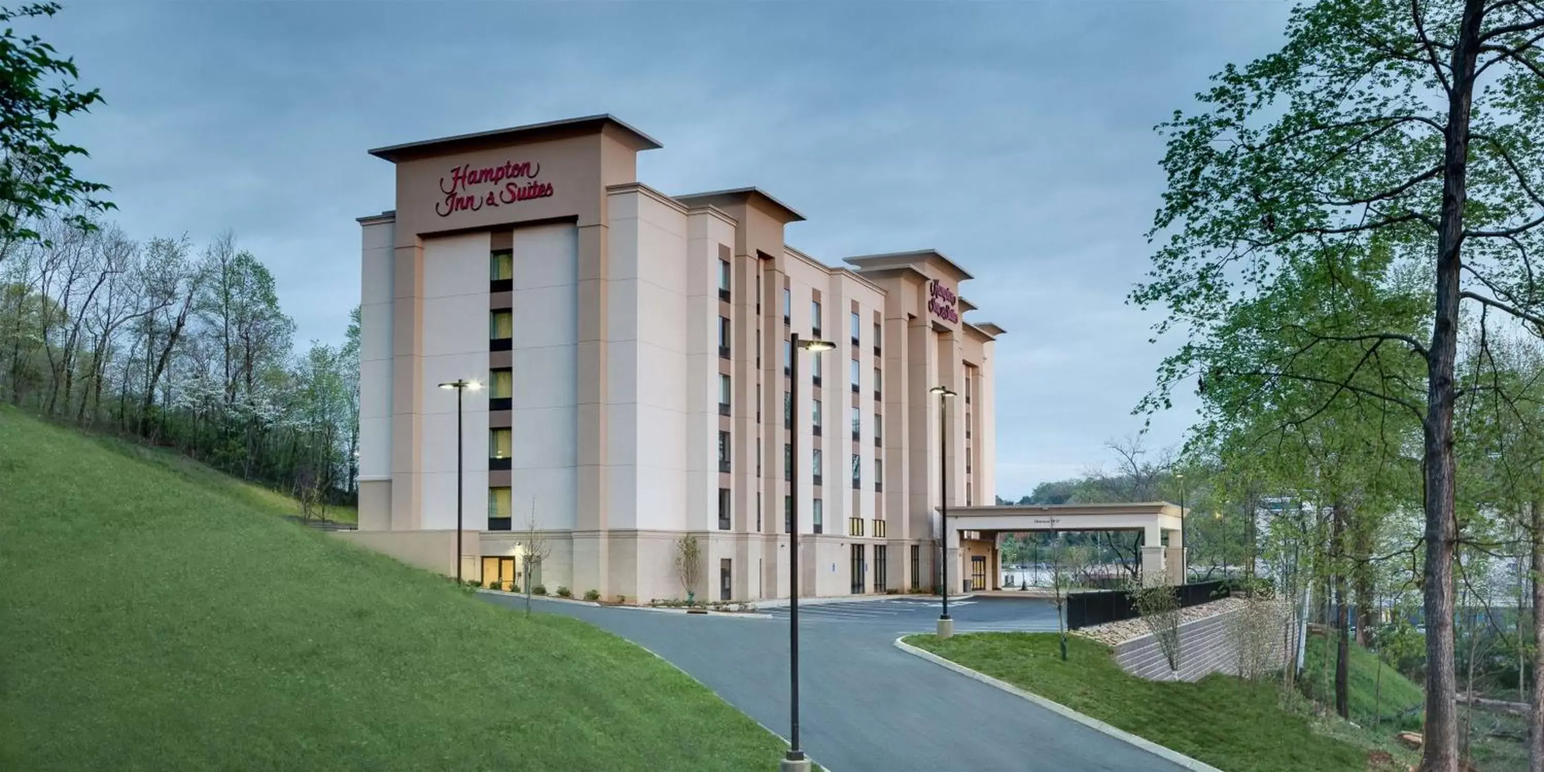 Property Building in Hampton Inn & Suites - Knoxville Papermill Drive, TN