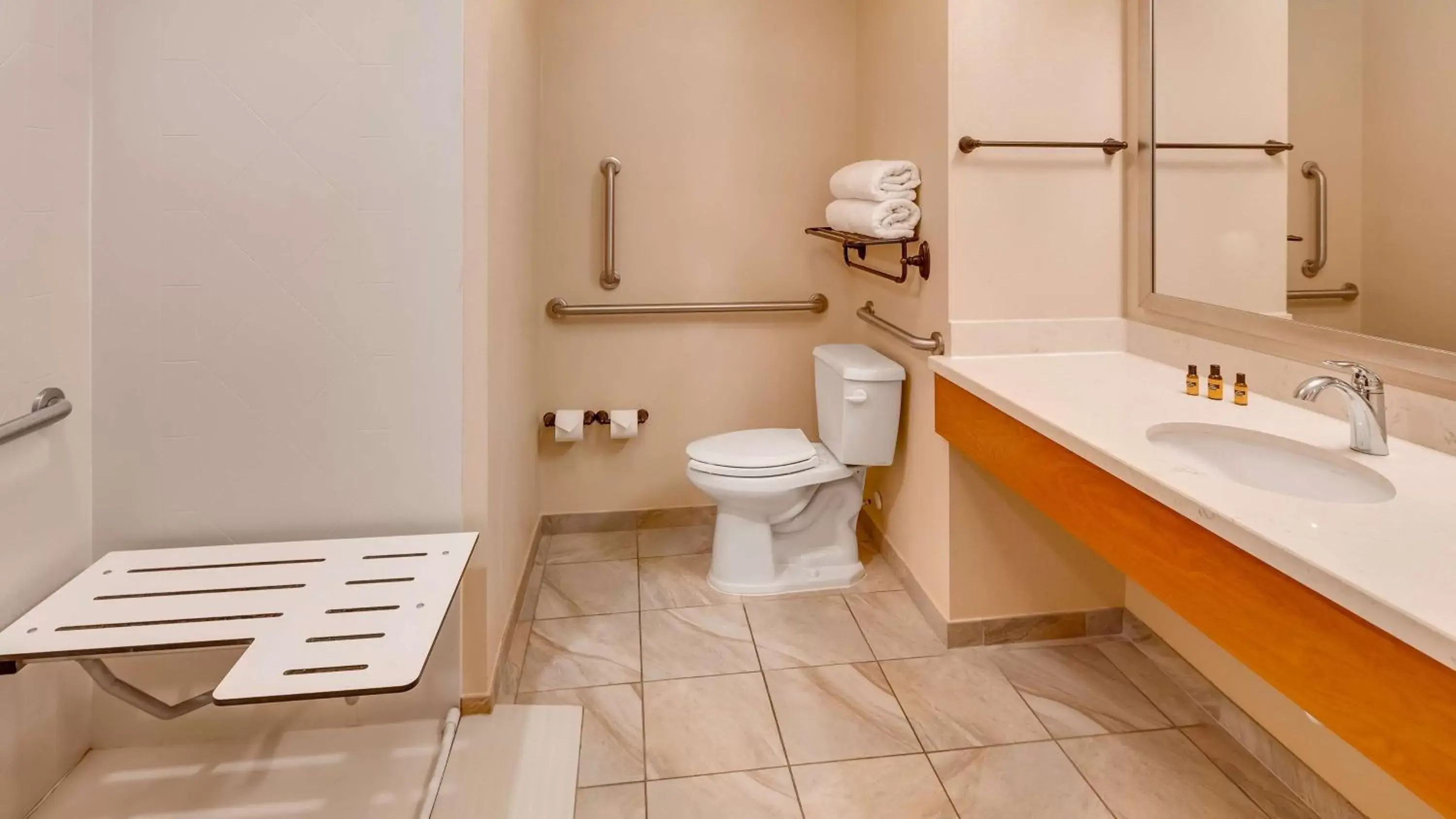 Bathroom in Best Western Plus Tuscumbia/Muscle Shoals Hotel & Suites