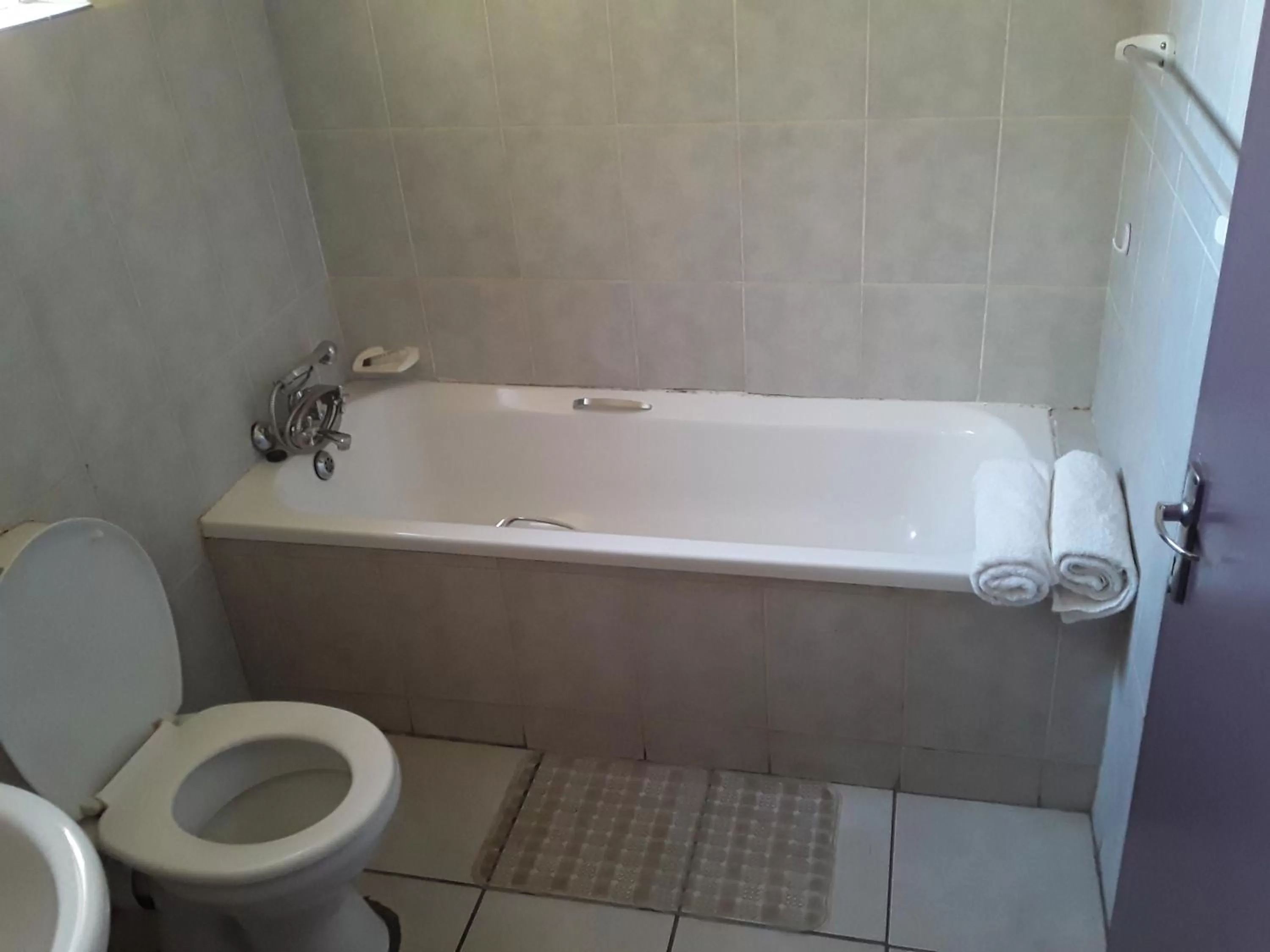 Bathroom in Vuya Nathi Bed and Breakfast