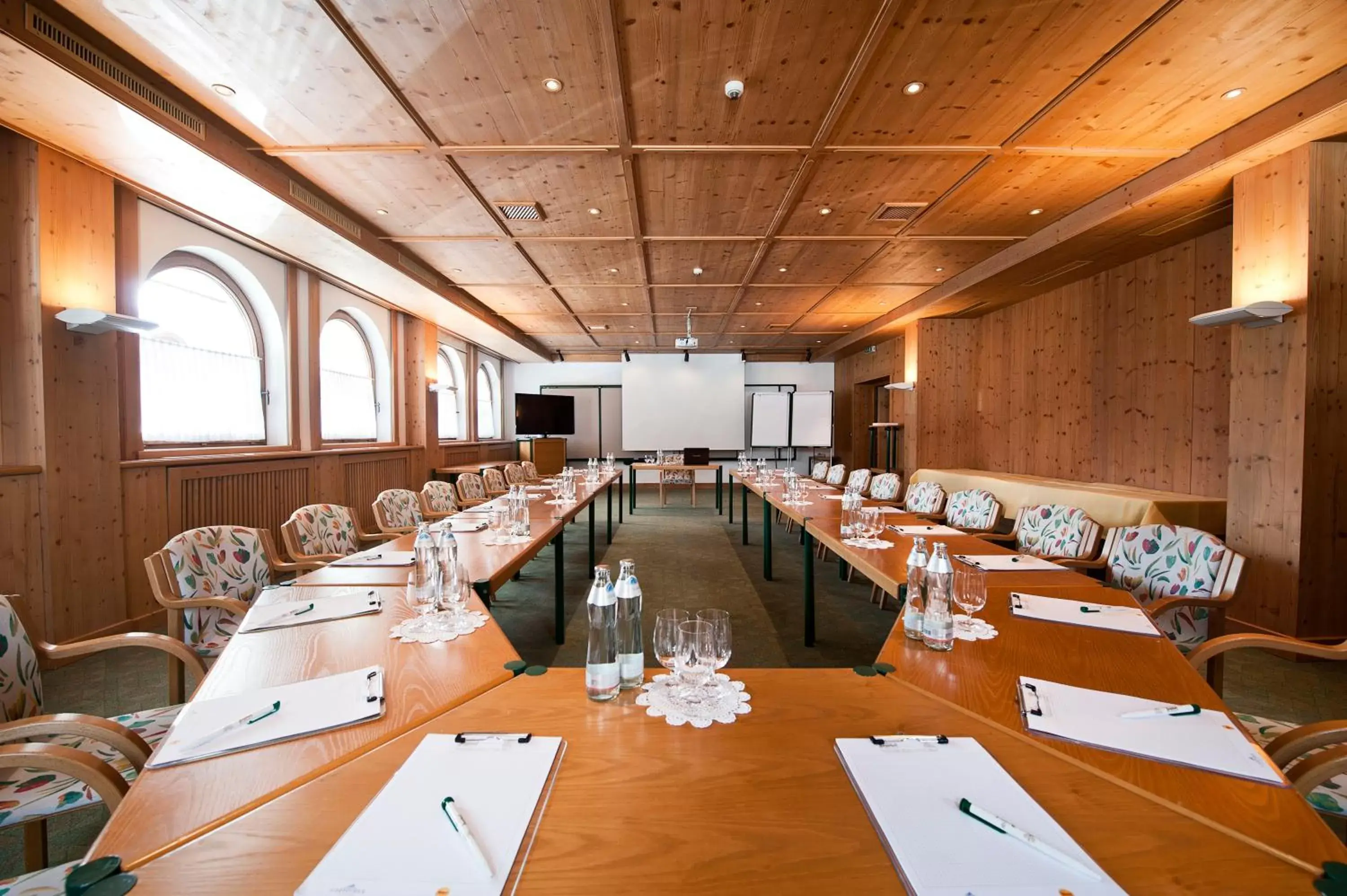 Meeting/conference room in Relais&Châteaux Spa-Hotel Jagdhof