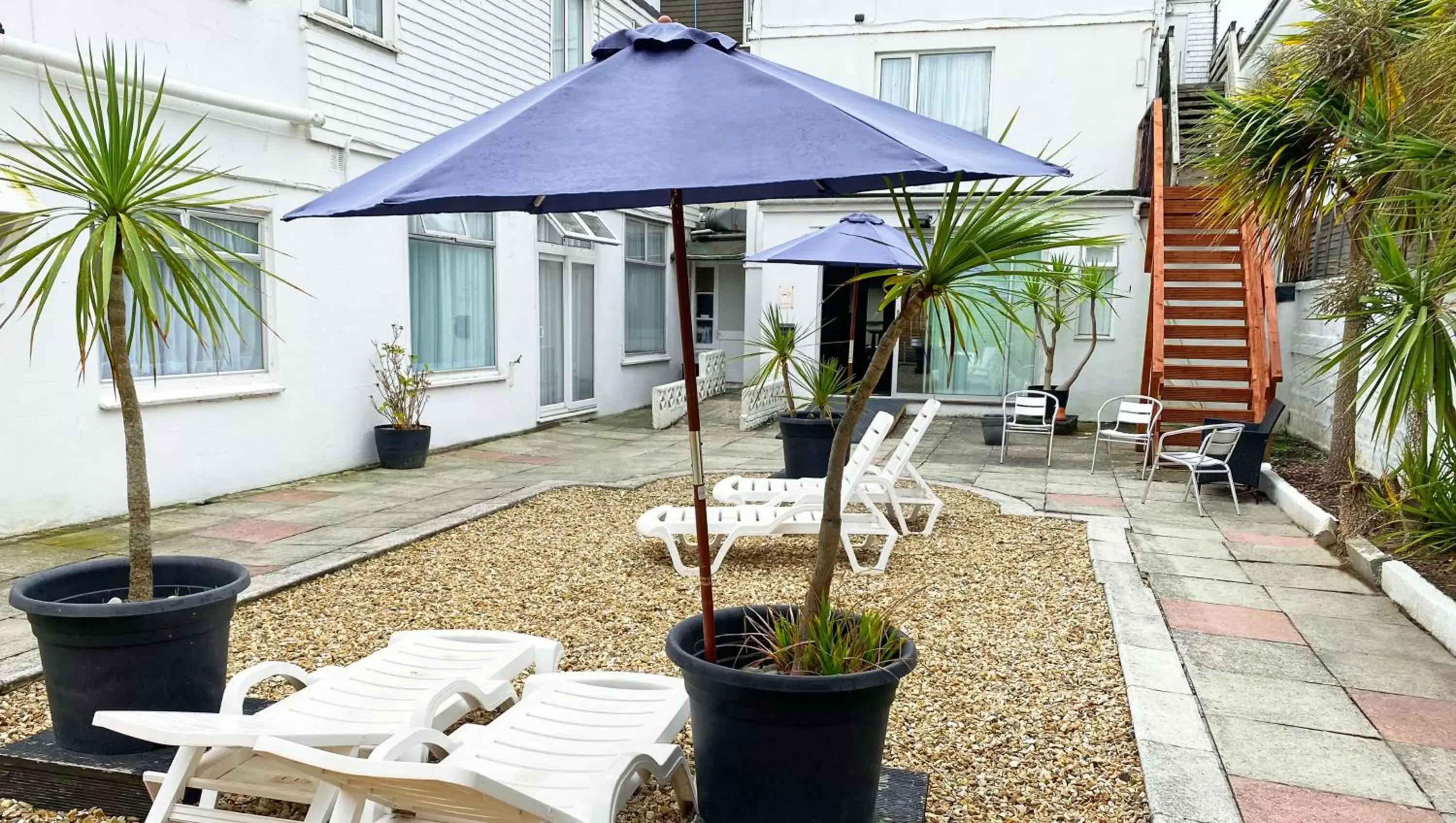 Inner courtyard view in Magnuson Hotel Sandy Lodge Newquay